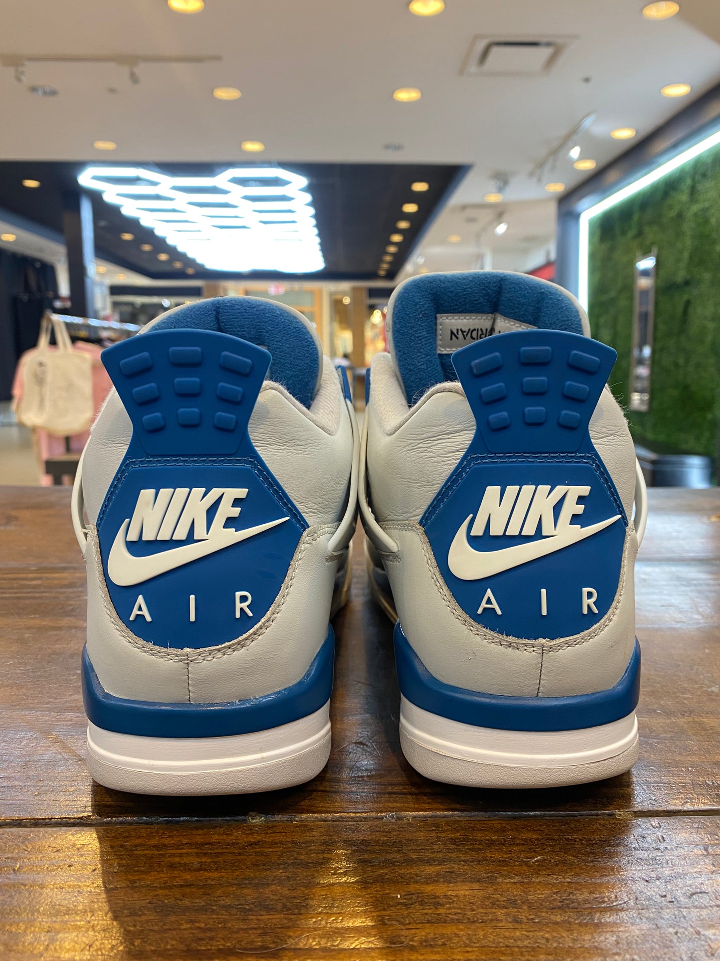 Jordan 4 Retro Military Blue 2024 PRE-OWNED