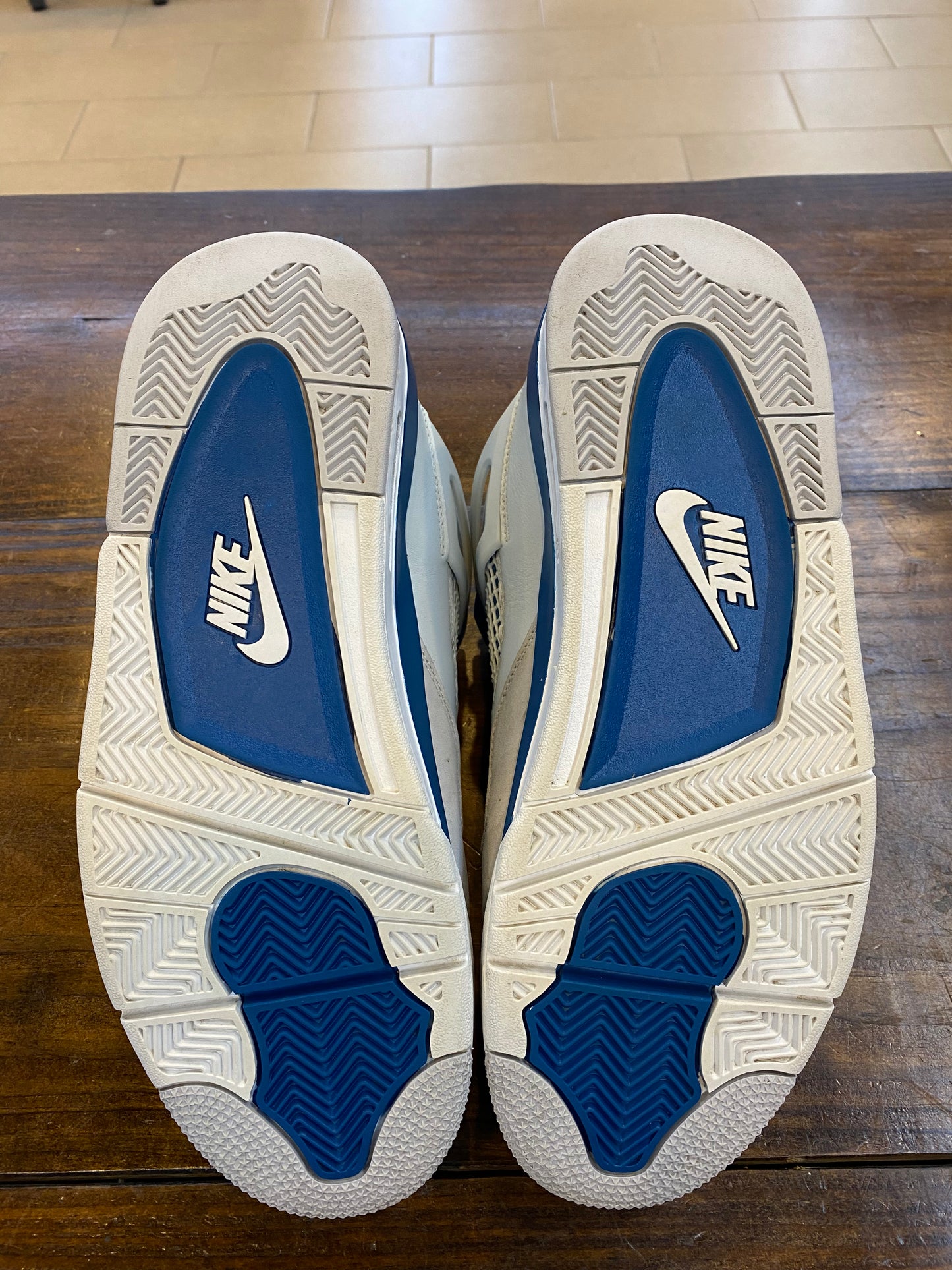 Jordan 4 Retro Military Blue 2024 PRE-OWNED