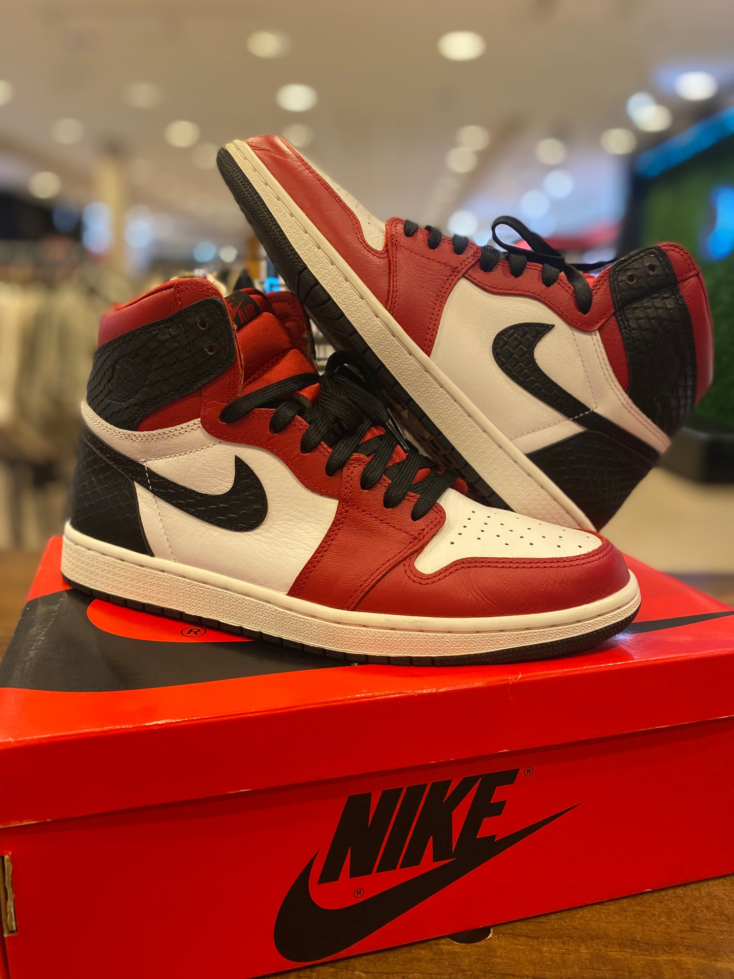 Wmns Air Jordan 1 Retro High OG Satin Red PRE-OWNED