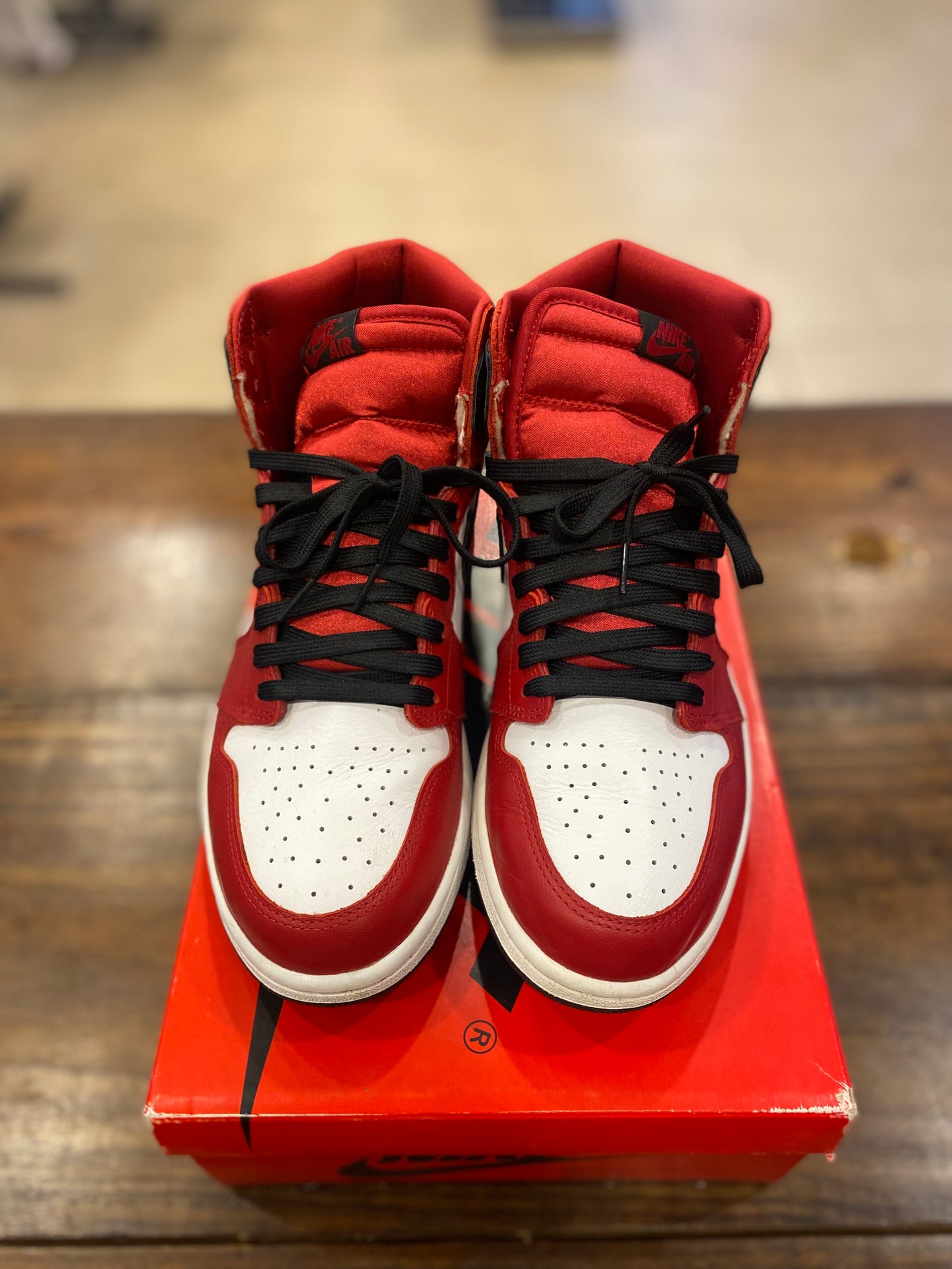 Wmns Air Jordan 1 Retro High OG Satin Red PRE-OWNED