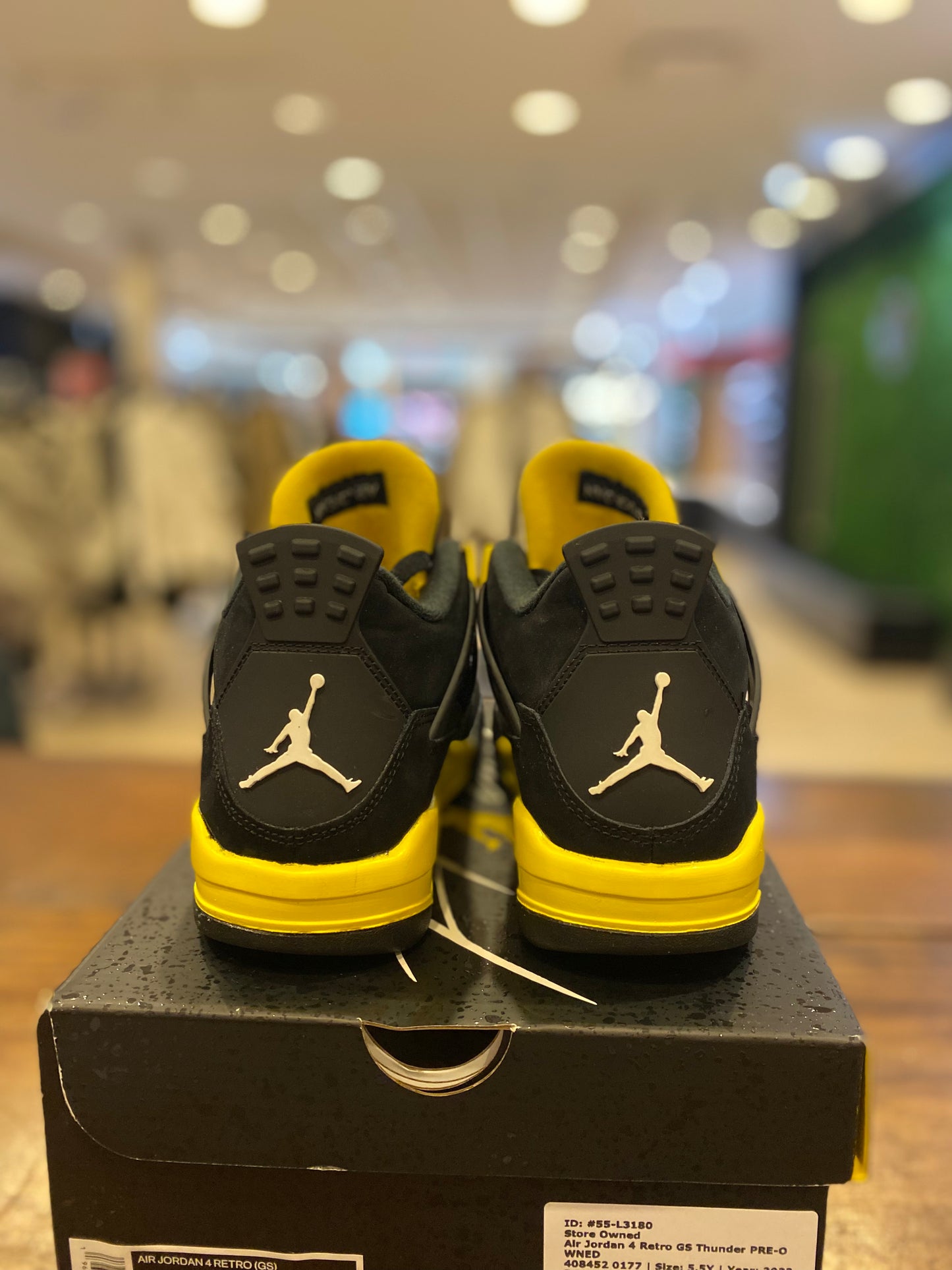 Air Jordan 4 Retro GS Thunder PRE-OWNED