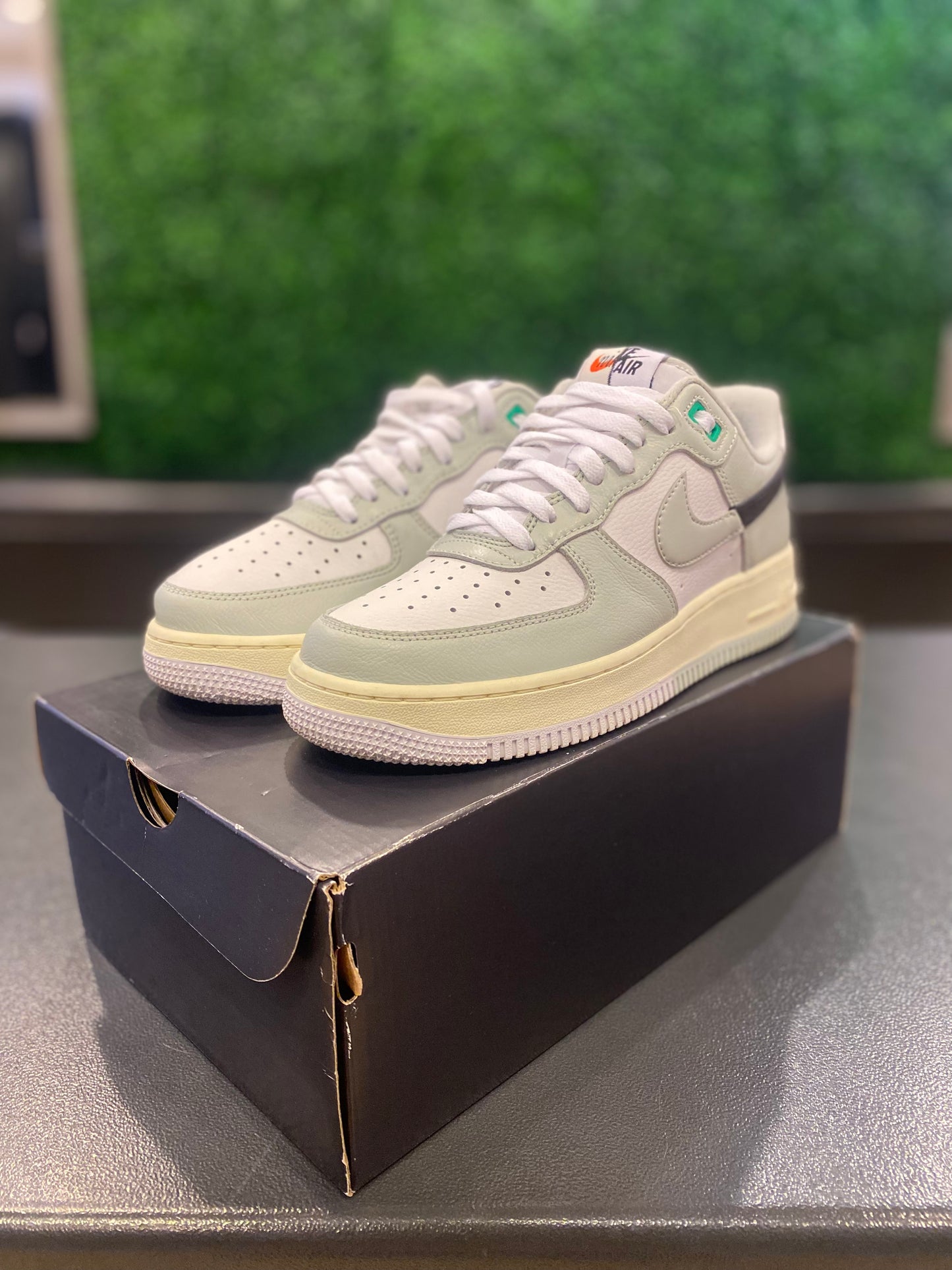 Air Force 1 07 LV 8 Split Light Silver PRE-OWNED