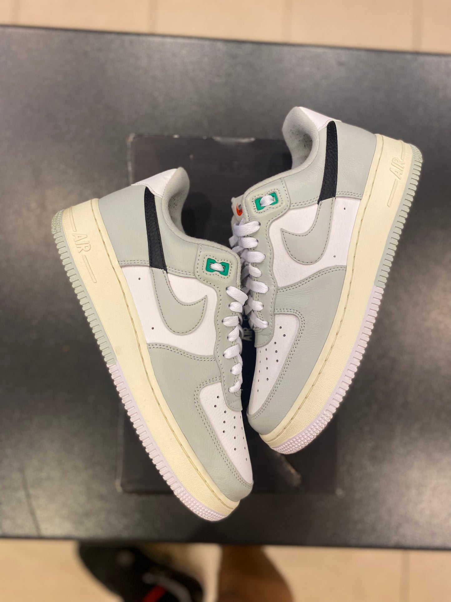 Air Force 1 07 LV 8 Split Light Silver PRE-OWNED