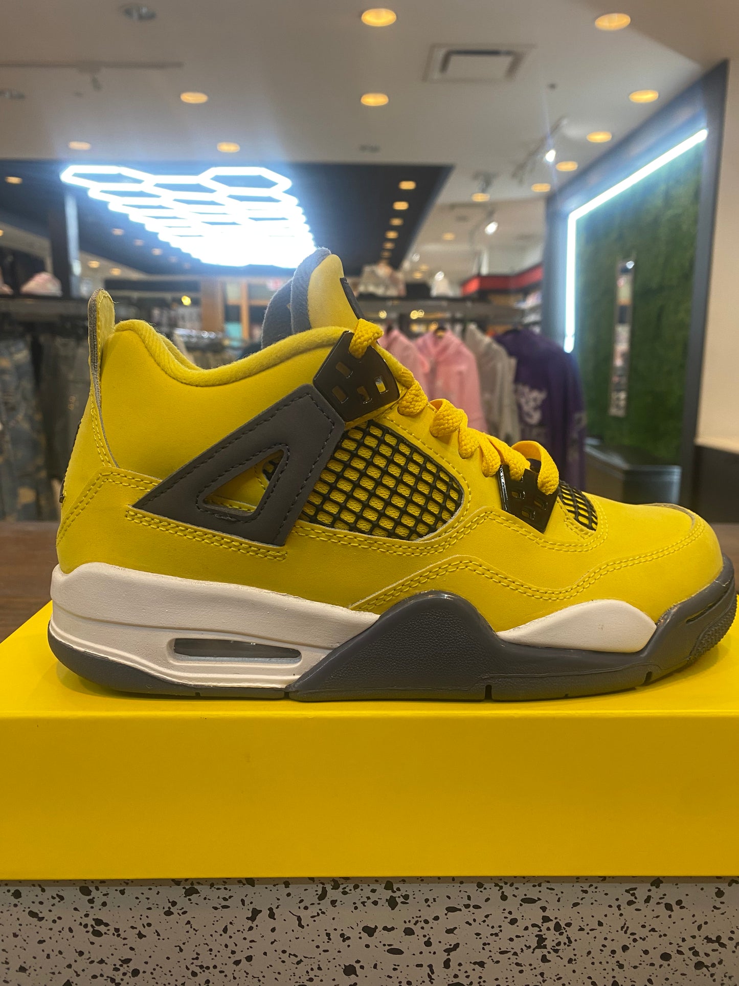 Jordan 4 Retro GS Lightning 2021 PRE OWNED