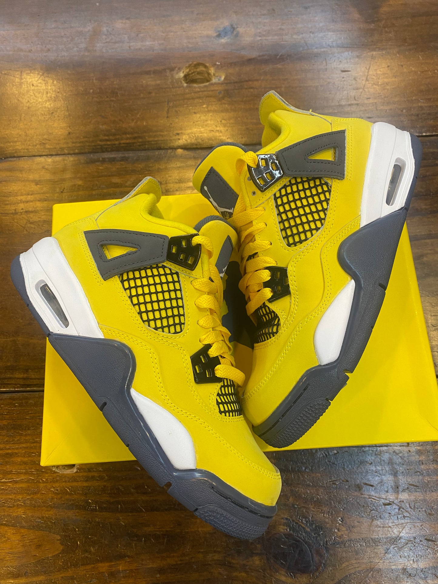 Jordan 4 Retro GS Lightning 2021 PRE OWNED