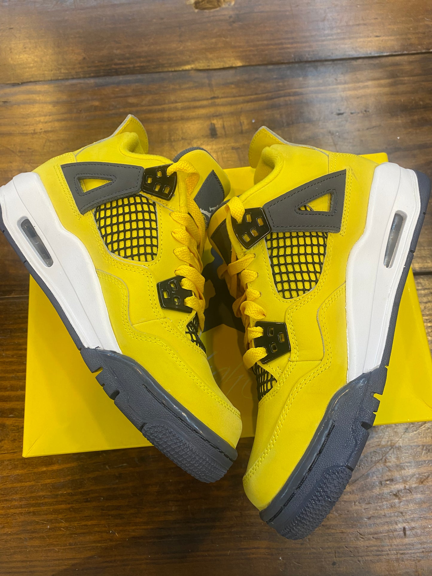 Jordan 4 Retro GS Lightning 2021 PRE OWNED