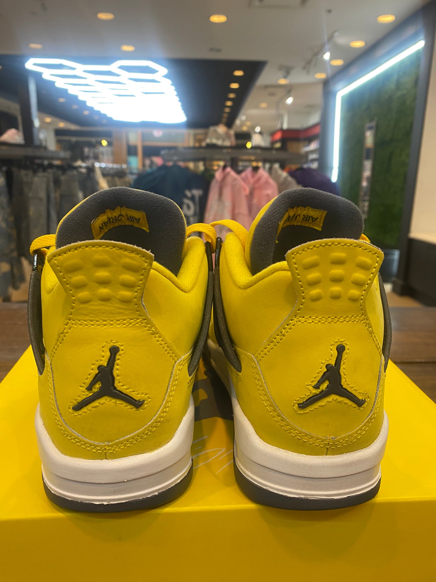 Jordan 4 Retro GS Lightning 2021 PRE OWNED