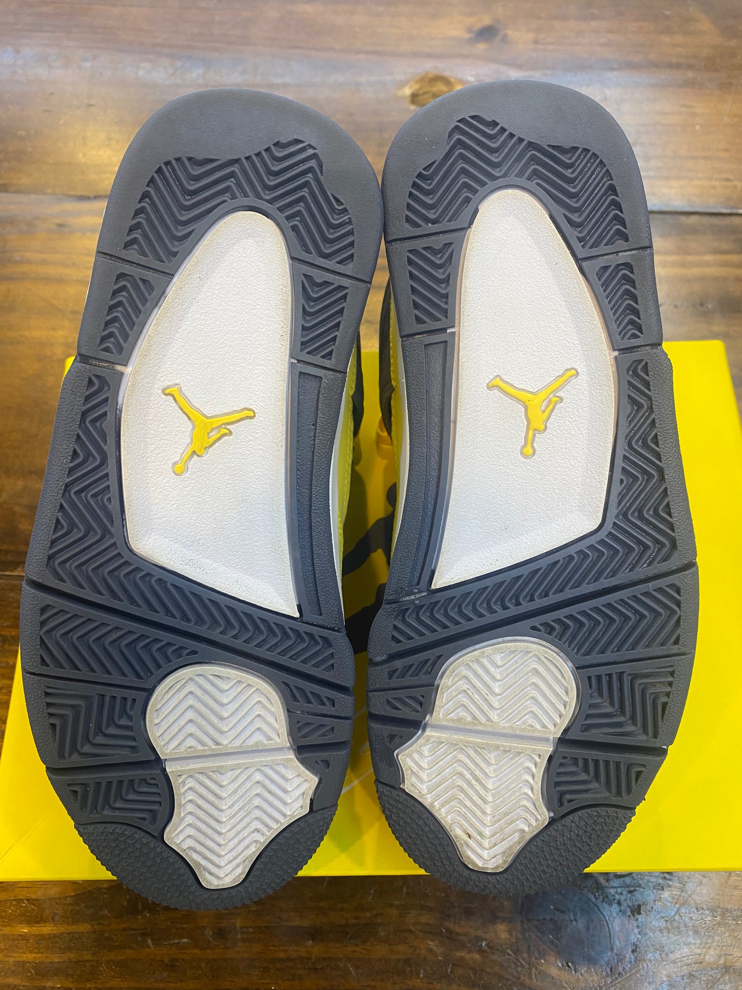 Jordan 4 Retro GS Lightning 2021 PRE OWNED