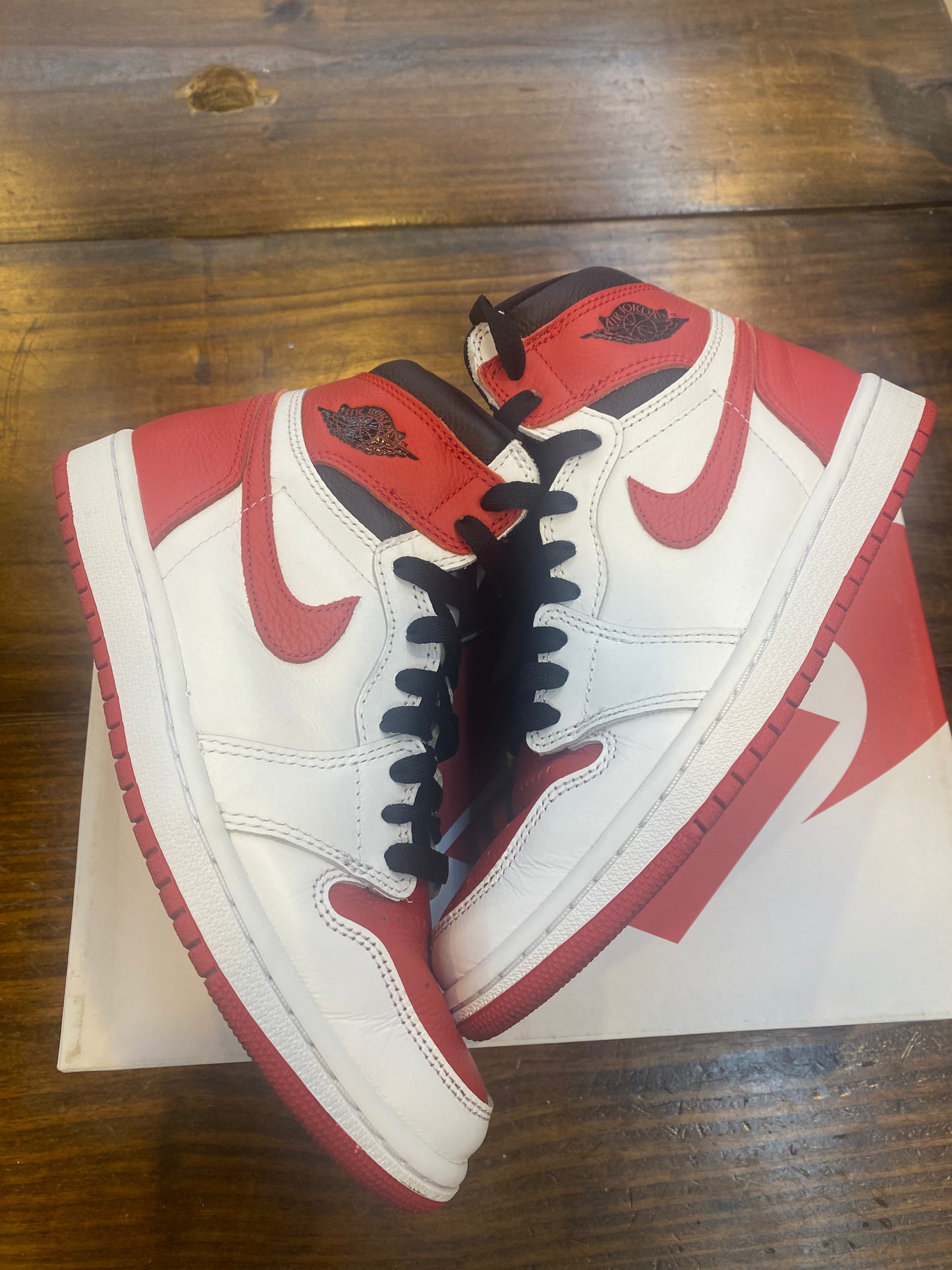 Jordan 1 Retro High OG Heritage PRE OWNED