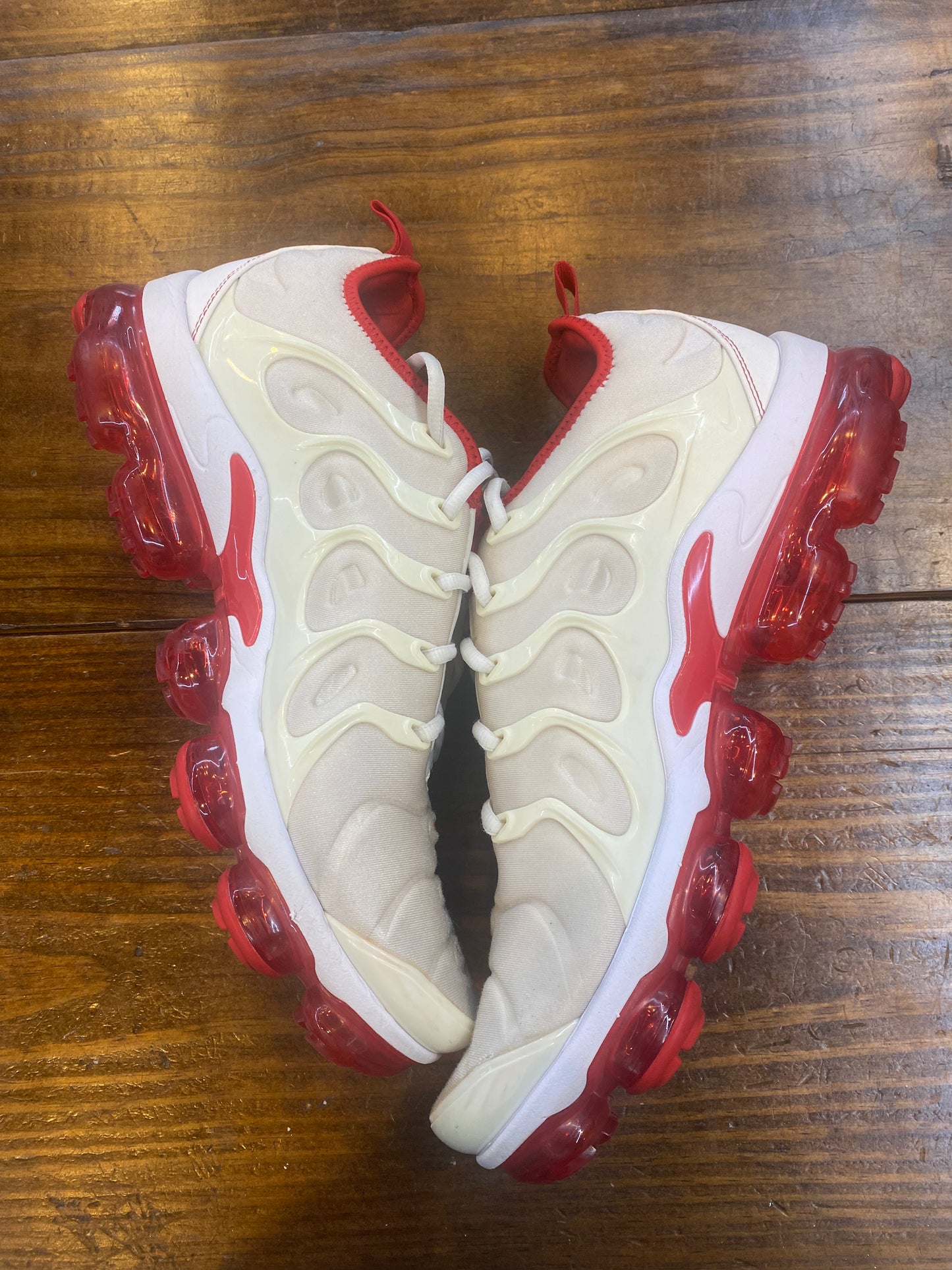 Air Vapor Max Plus White University Red PRE OWNED