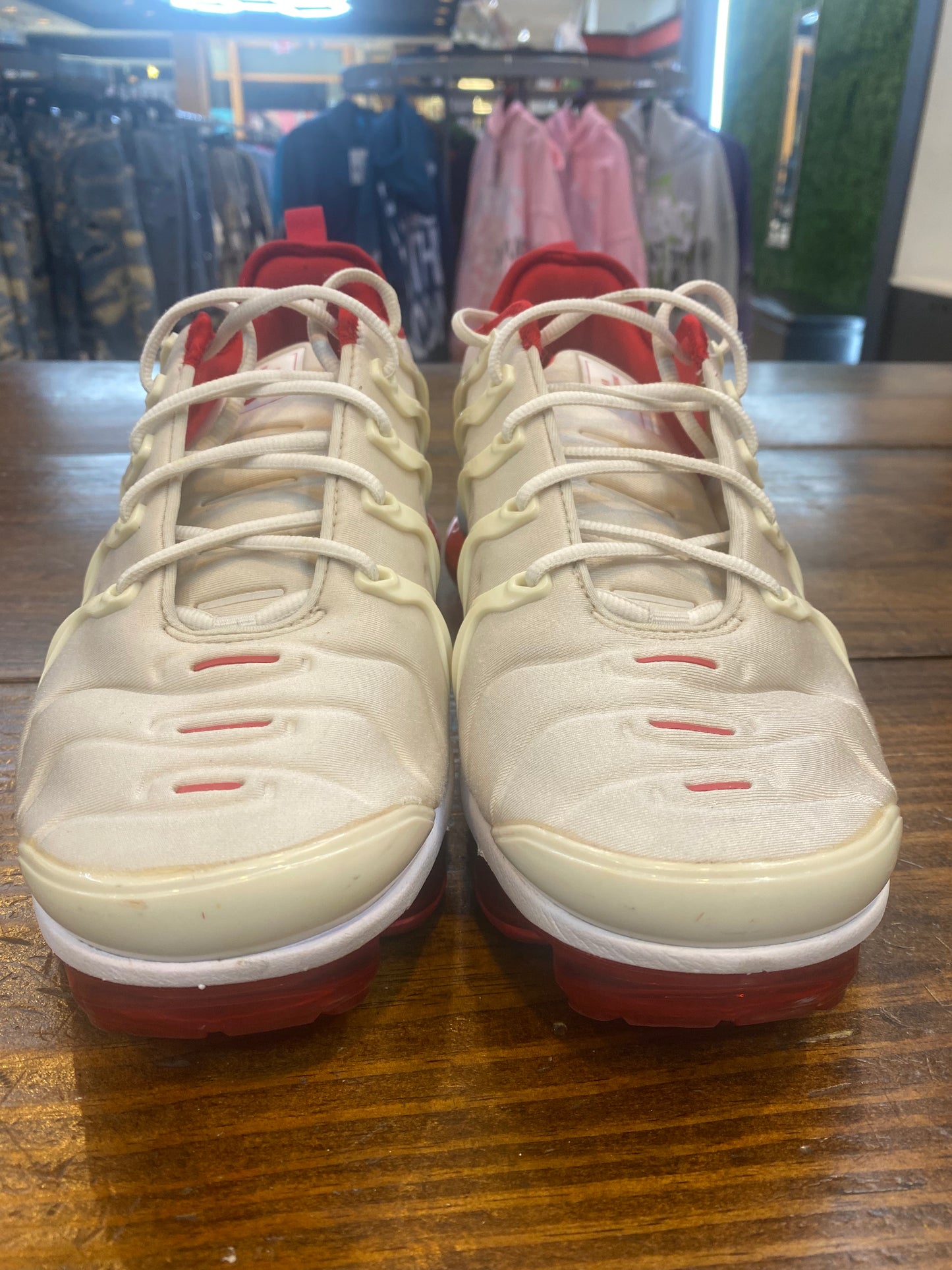 Air Vapor Max Plus White University Red PRE OWNED
