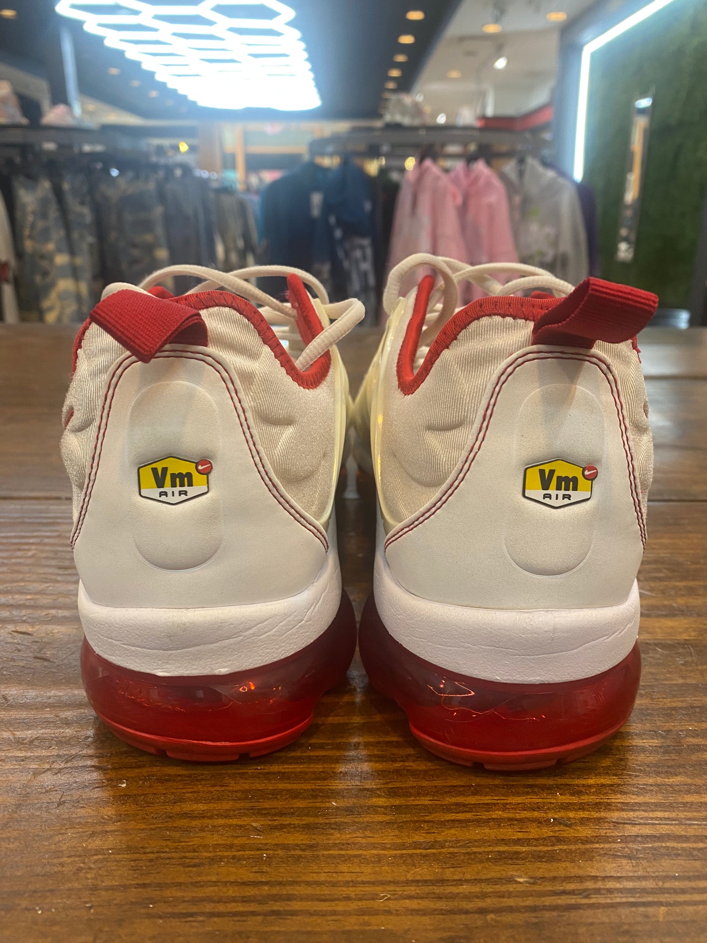 Air Vapor Max Plus White University Red PRE OWNED