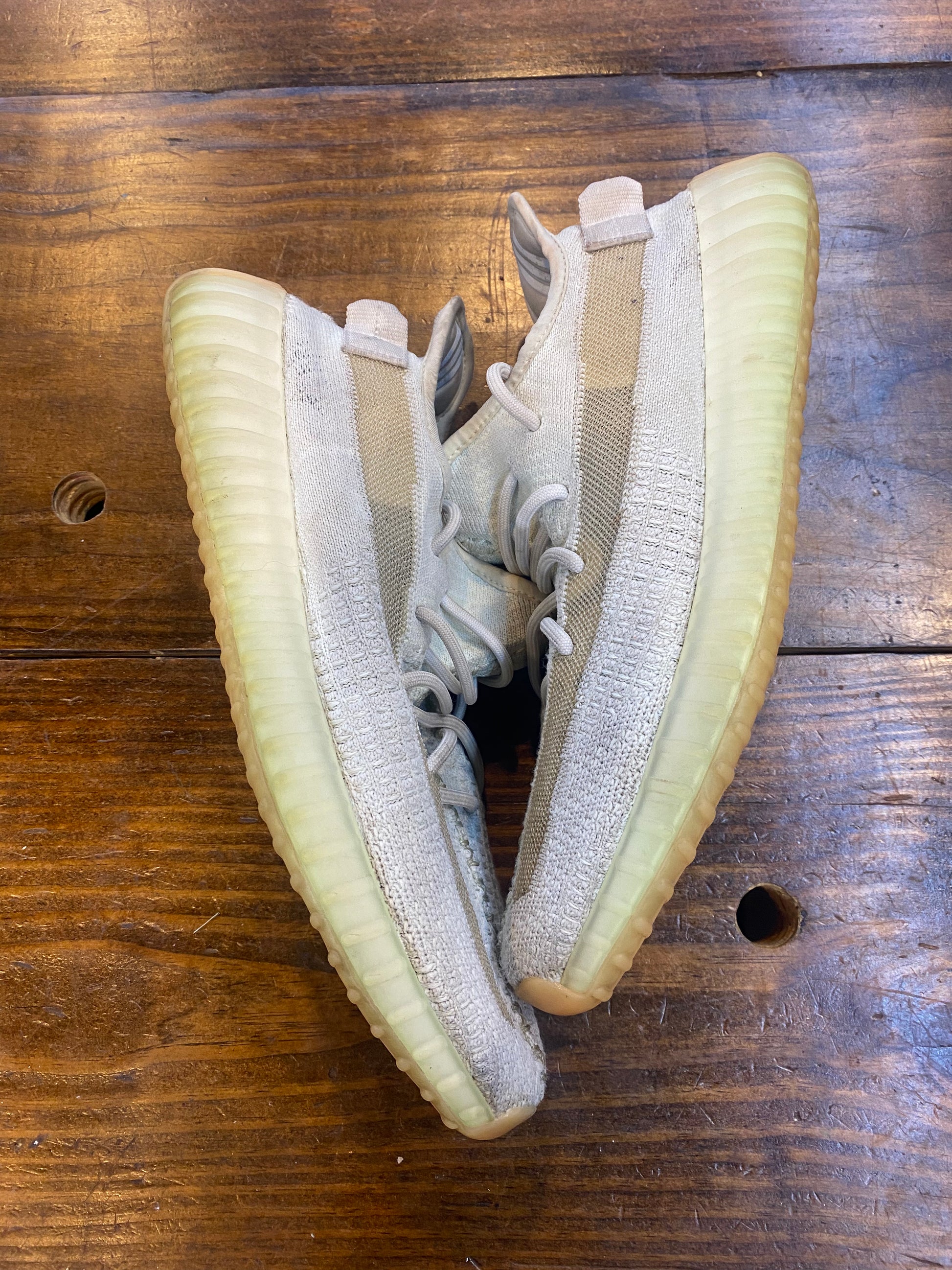 Yeezy Boost 350 V 2 Hyperspace 2023 PRE OWNED