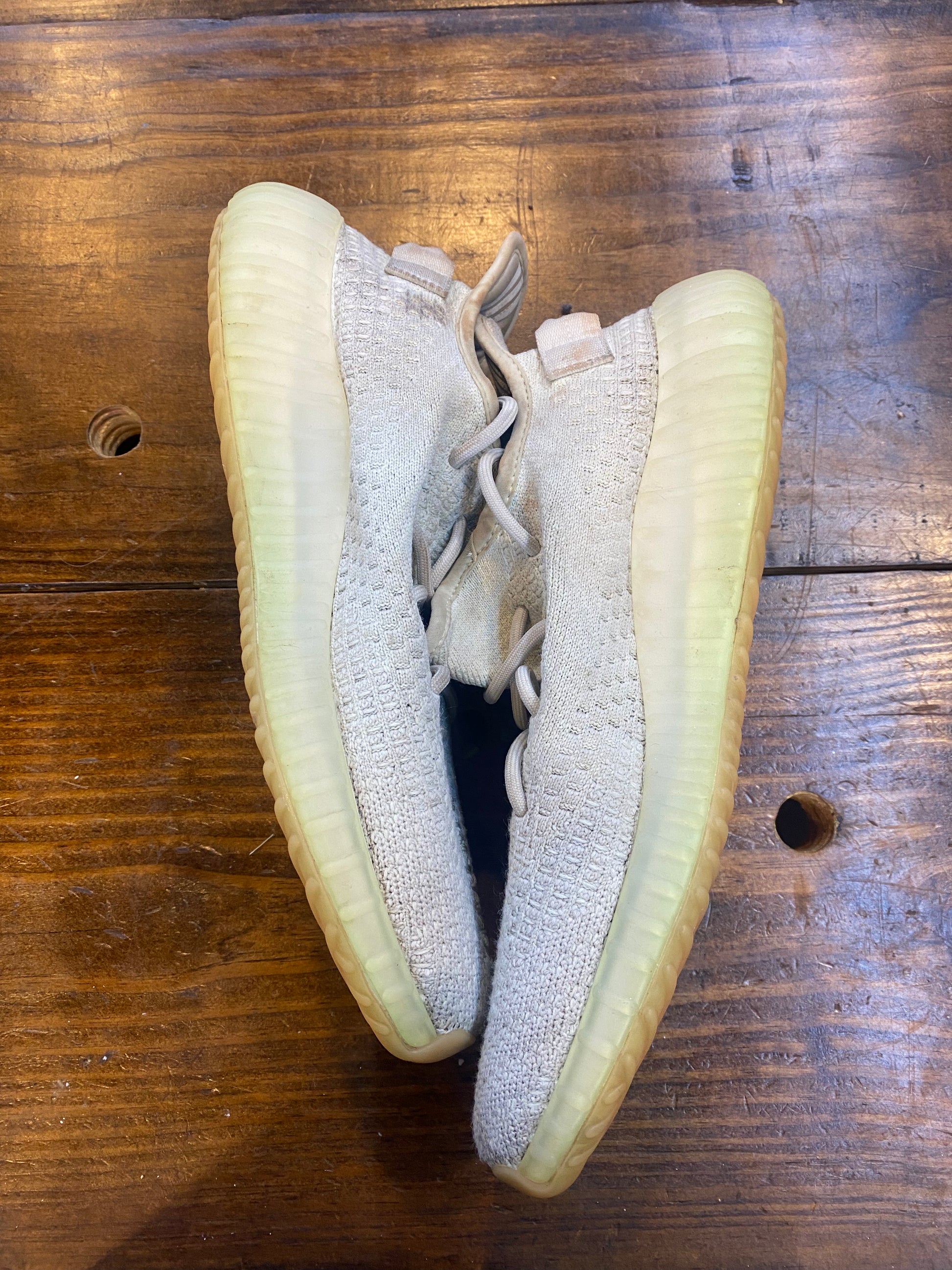 Yeezy Boost 350 V 2 Hyperspace 2023 PRE OWNED