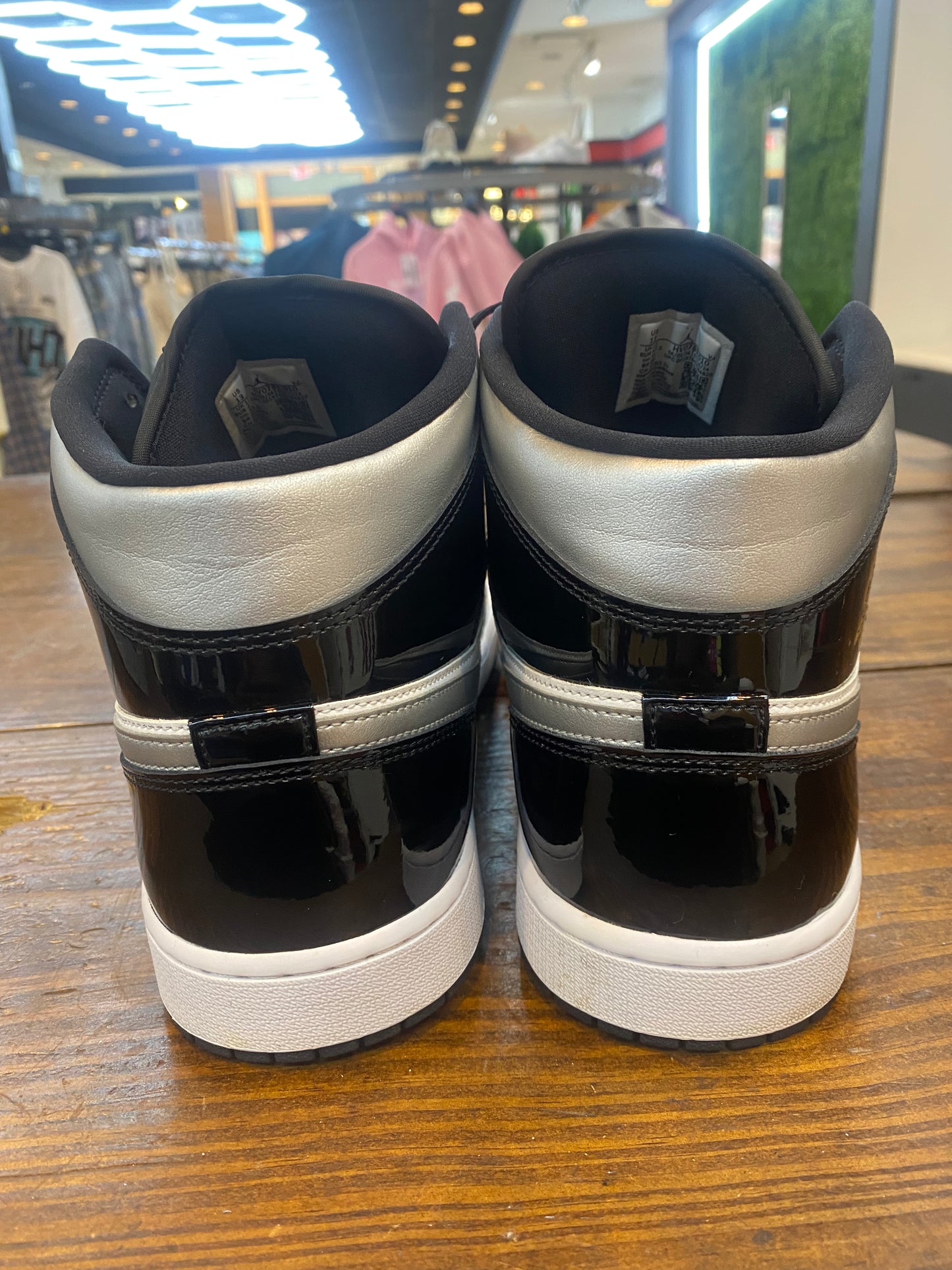 Jordan 1 Mid SE Black White Metallic Silver PRE OWNED