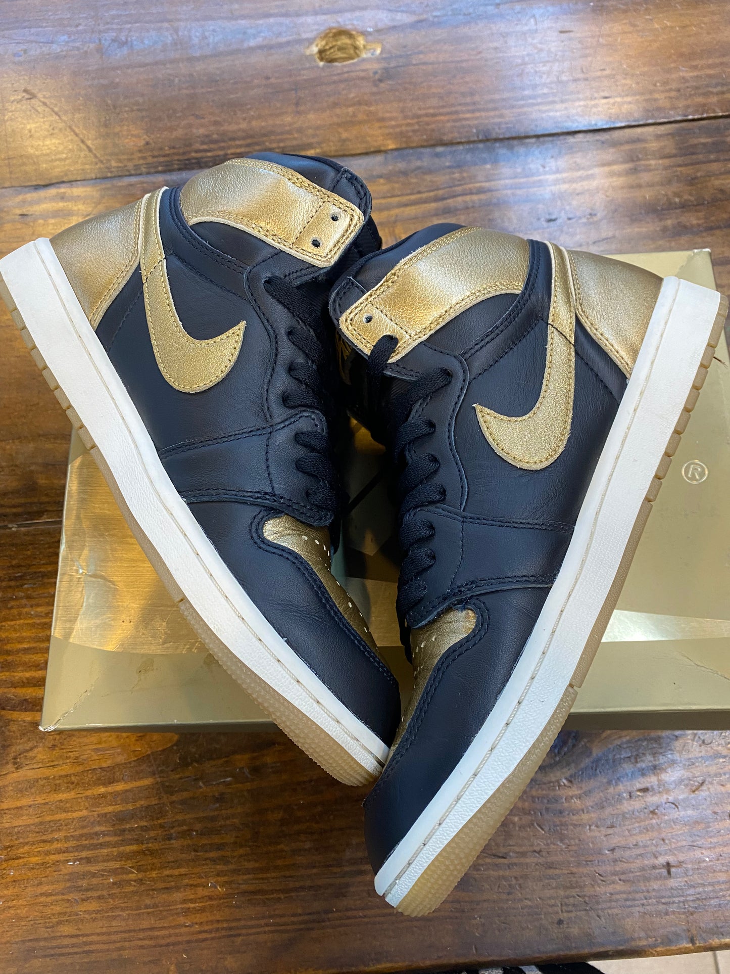 Jordan 1 Retro High OG Black Gold PRE OWNED