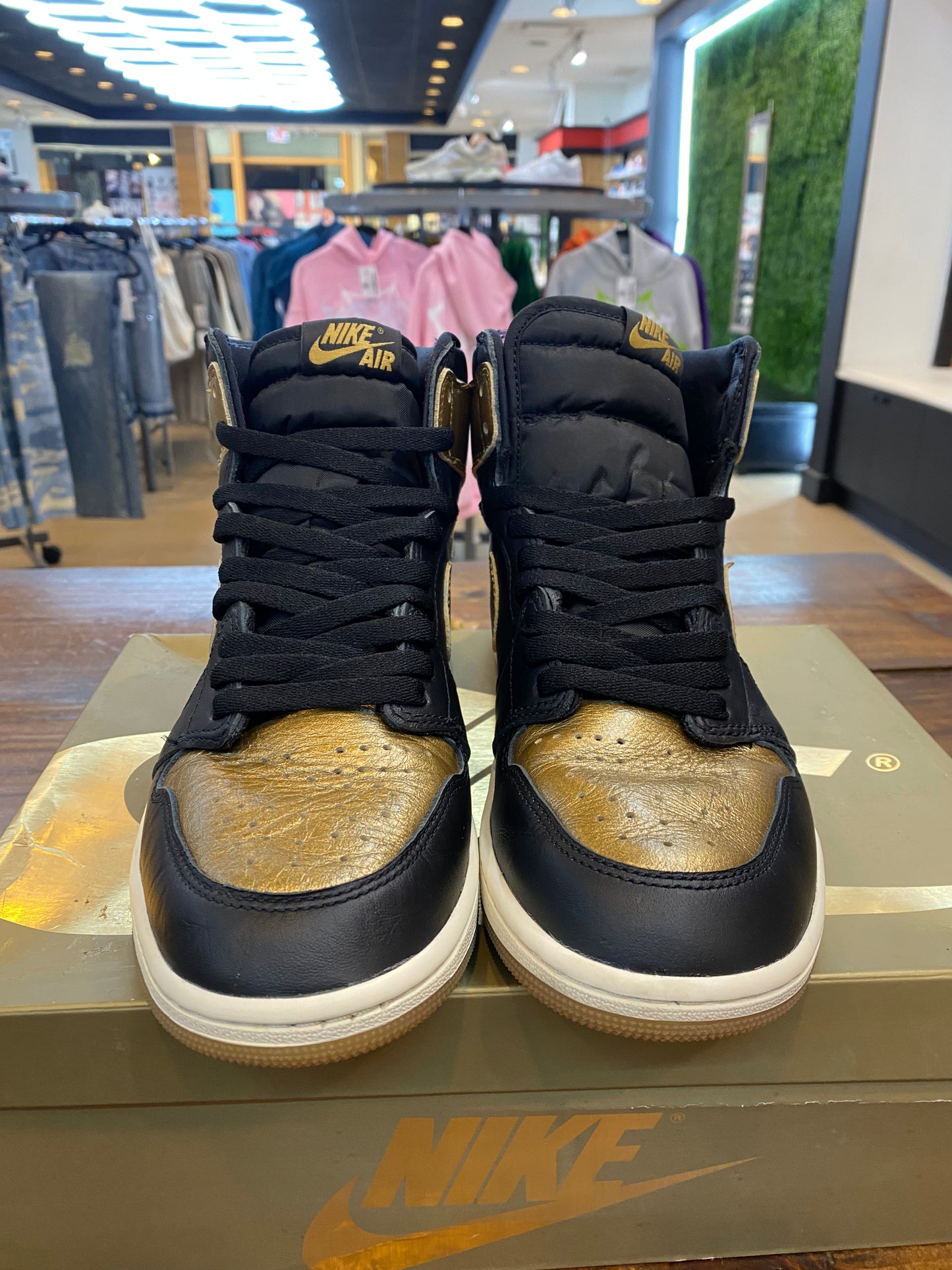 Jordan 1 Retro High OG Black Gold PRE OWNED