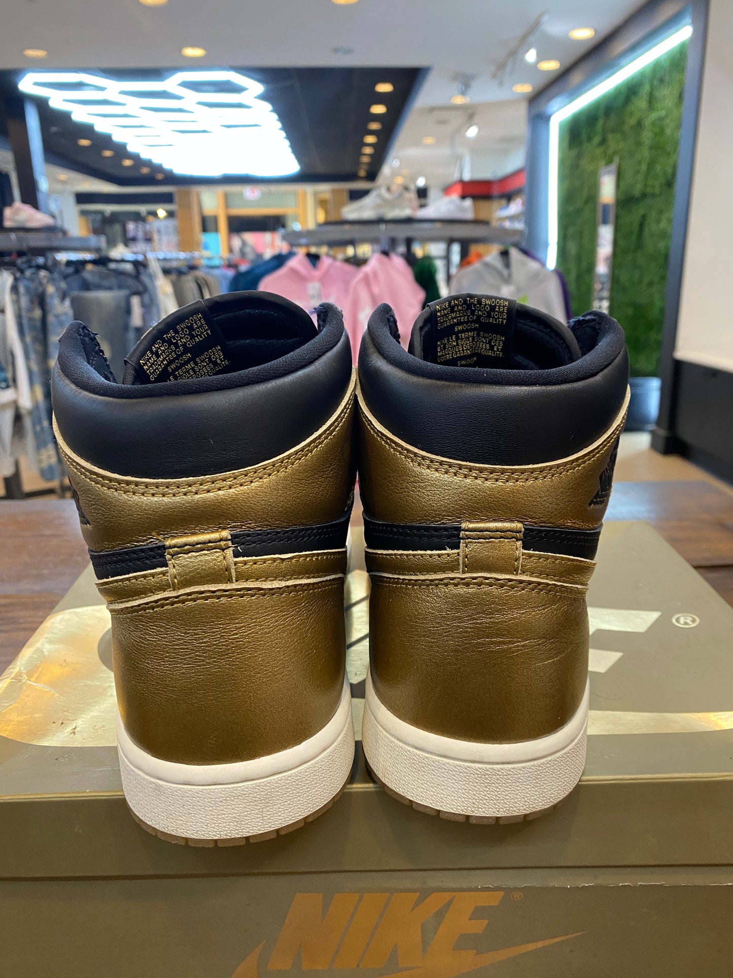 Jordan 1 Retro High OG Black Gold PRE OWNED