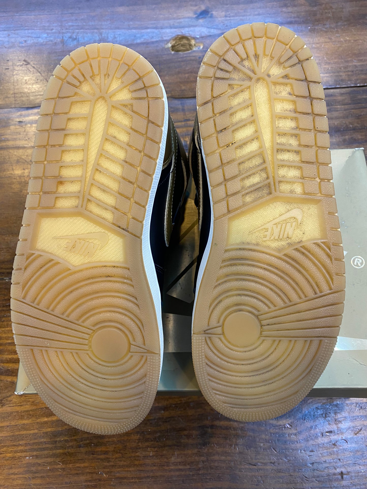 Jordan 1 Retro High OG Black Gold PRE OWNED