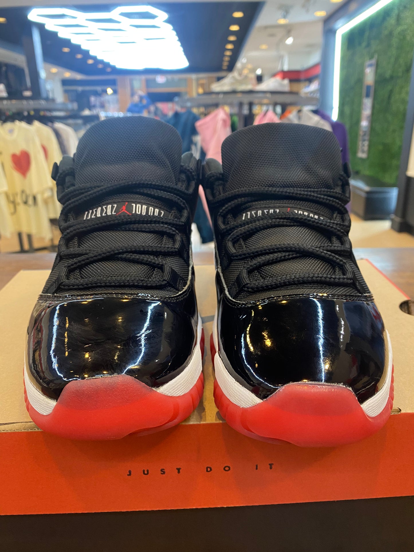 Jordan 11 Retro Low Bred 2025 PRE OWNED