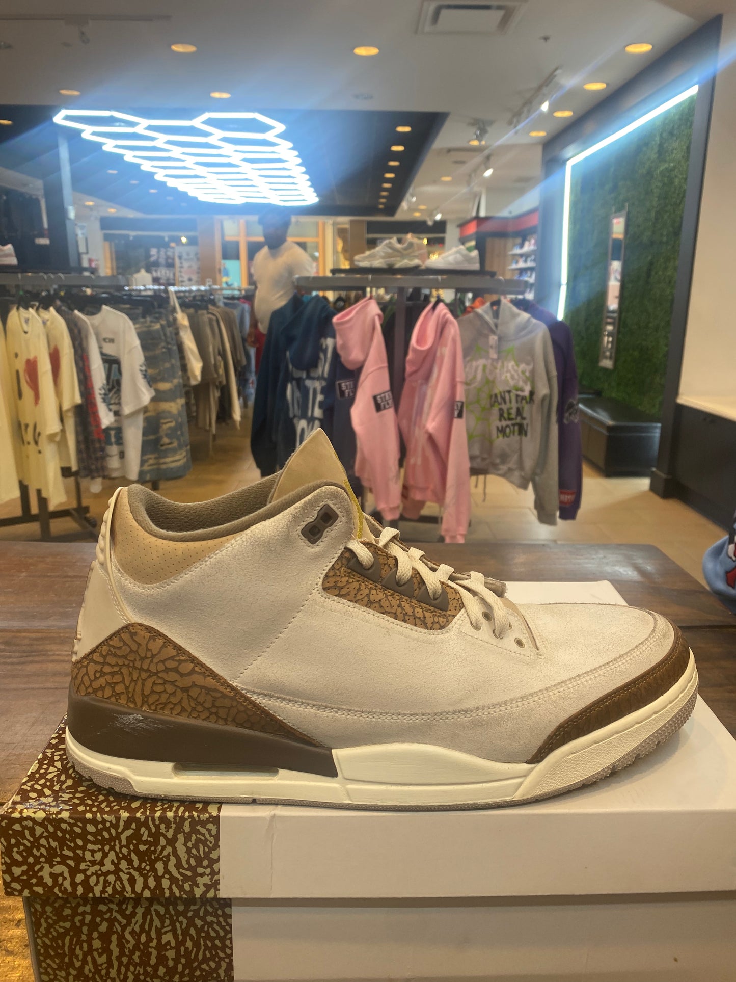 Jordan 3 Retro Palomino PRE OWNED