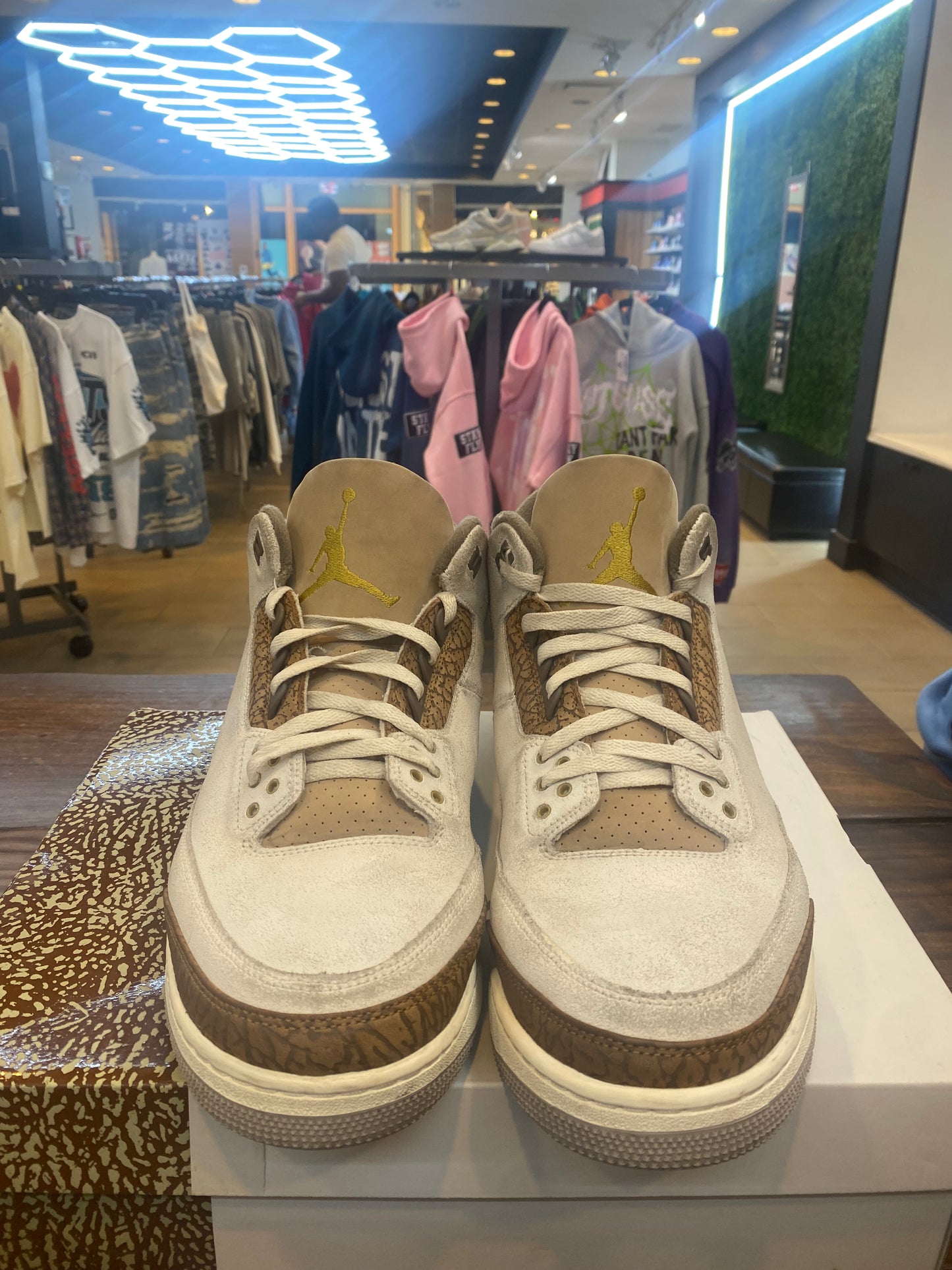 Jordan 3 Retro Palomino PRE OWNED