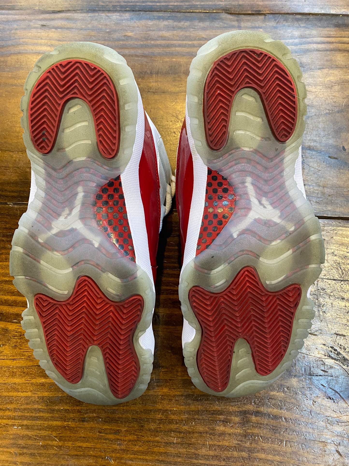 Jordan 11 Retro Cherry PRE OWNED