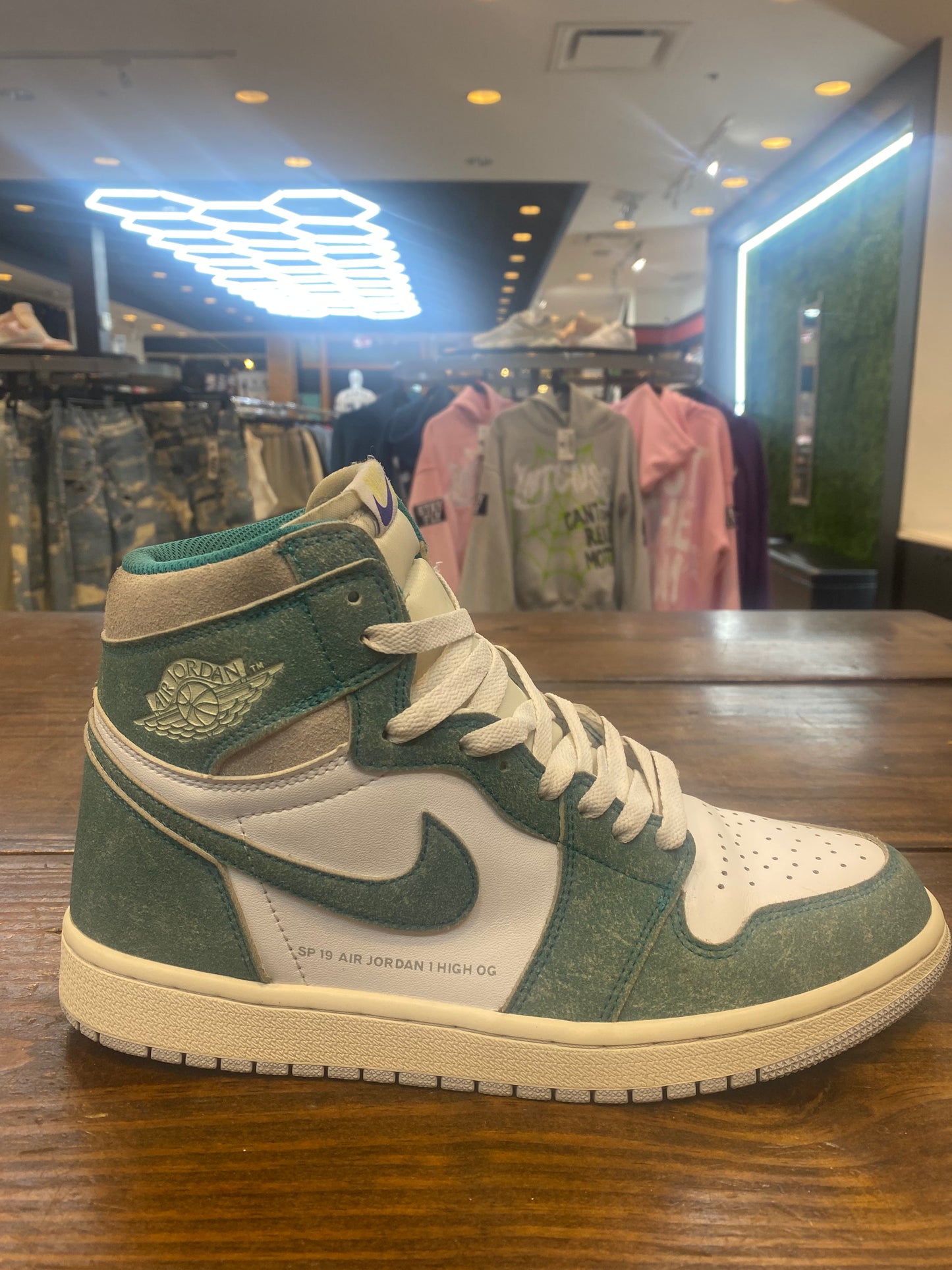 Jordan 1 Retro High OG Turbo Green PRE OWNED