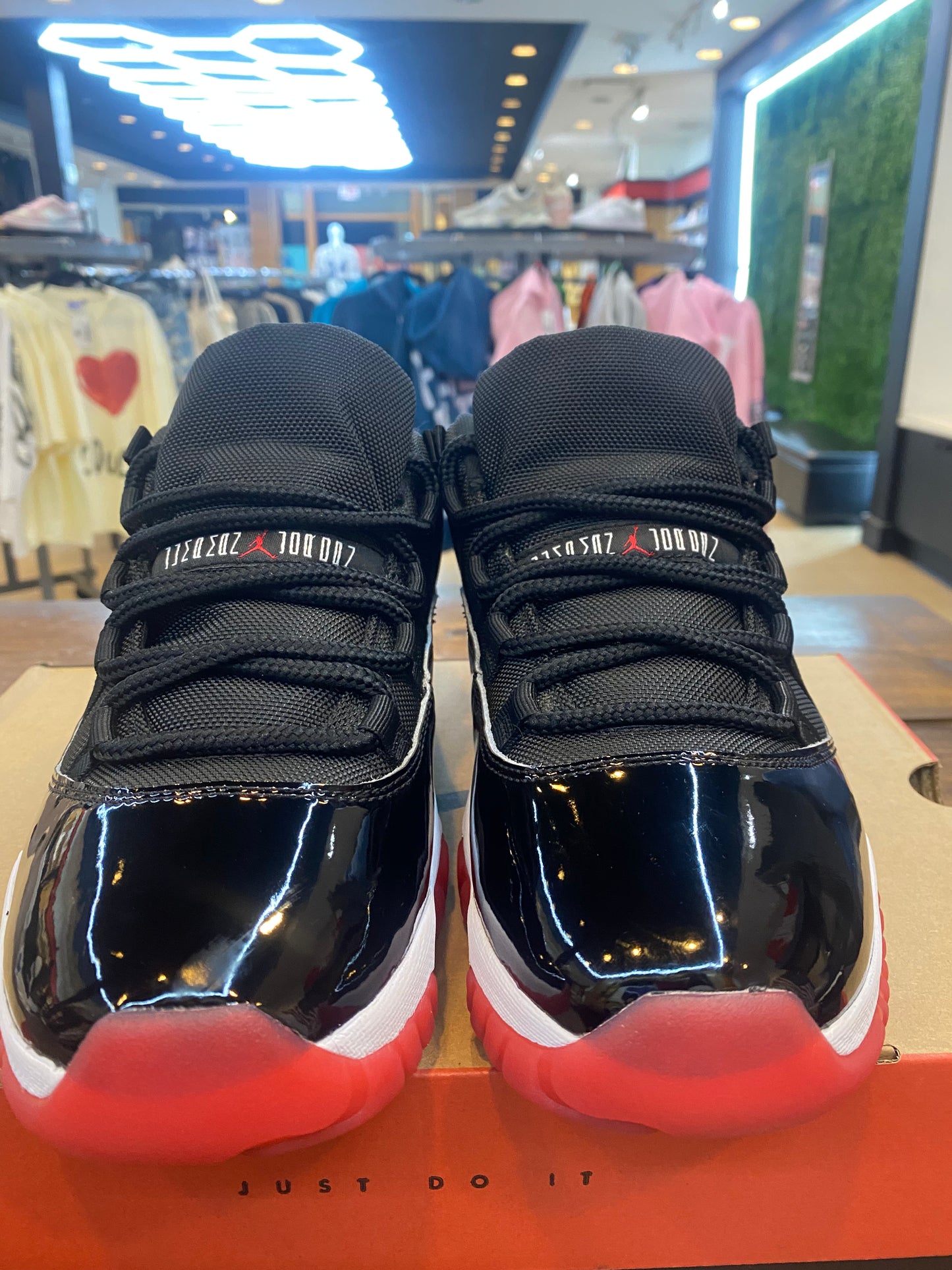 Jordan 11 Retro Low Bred 2025 PRE OWNED