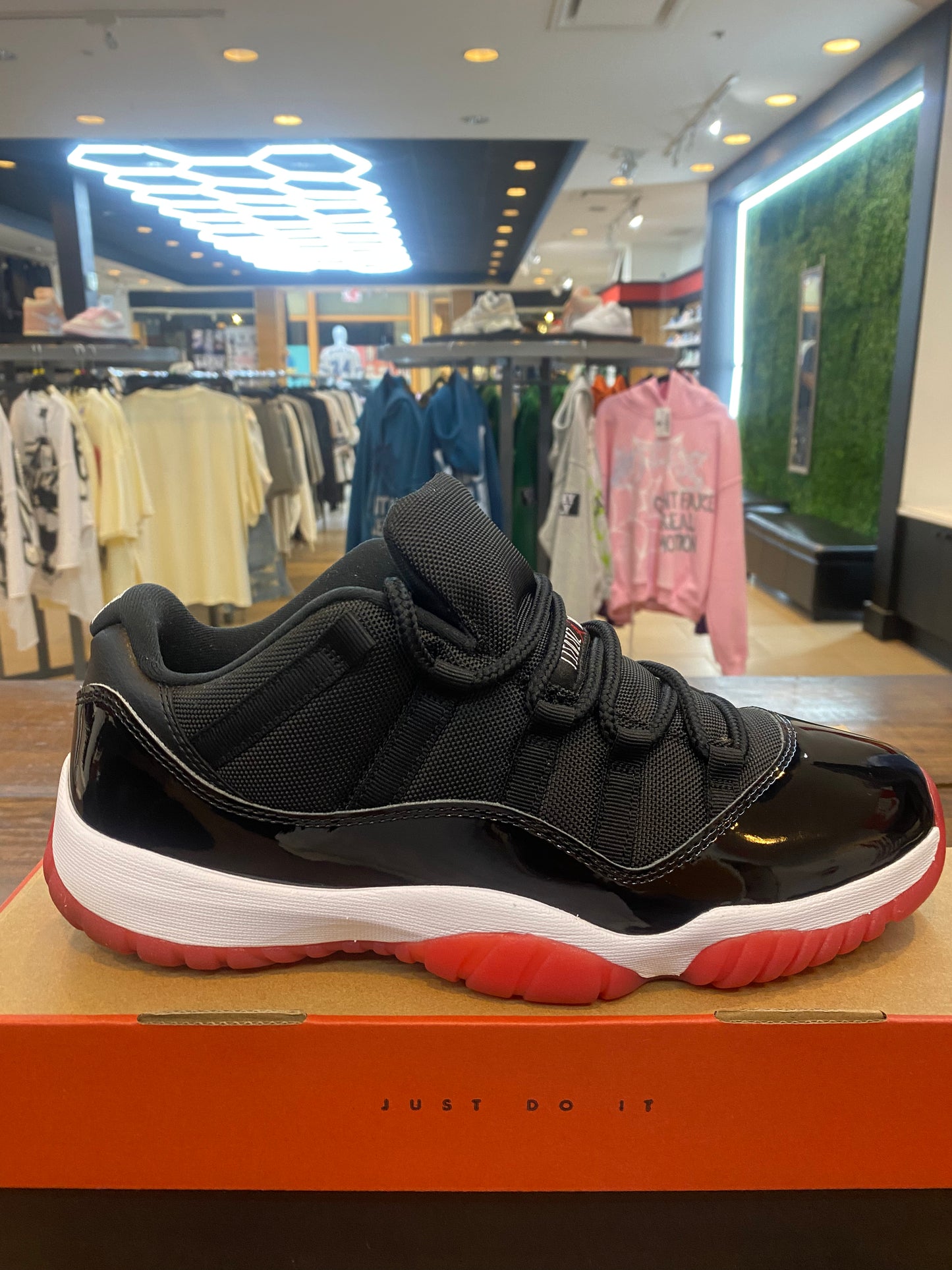 Jordan 11 Retro Low Bred 2025 PRE OWNED