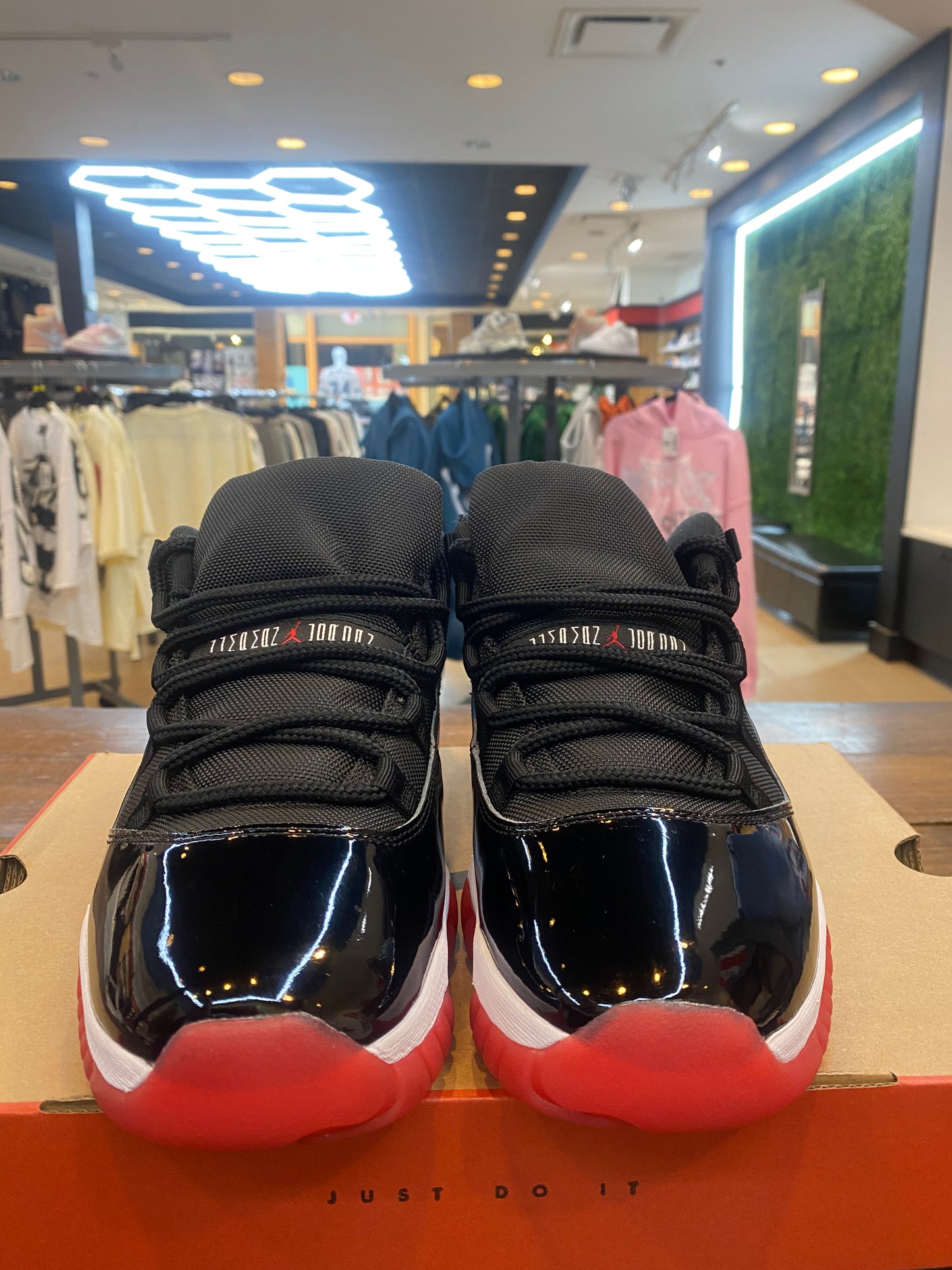 Jordan 11 Retro Low Bred 2025 PRE OWNED