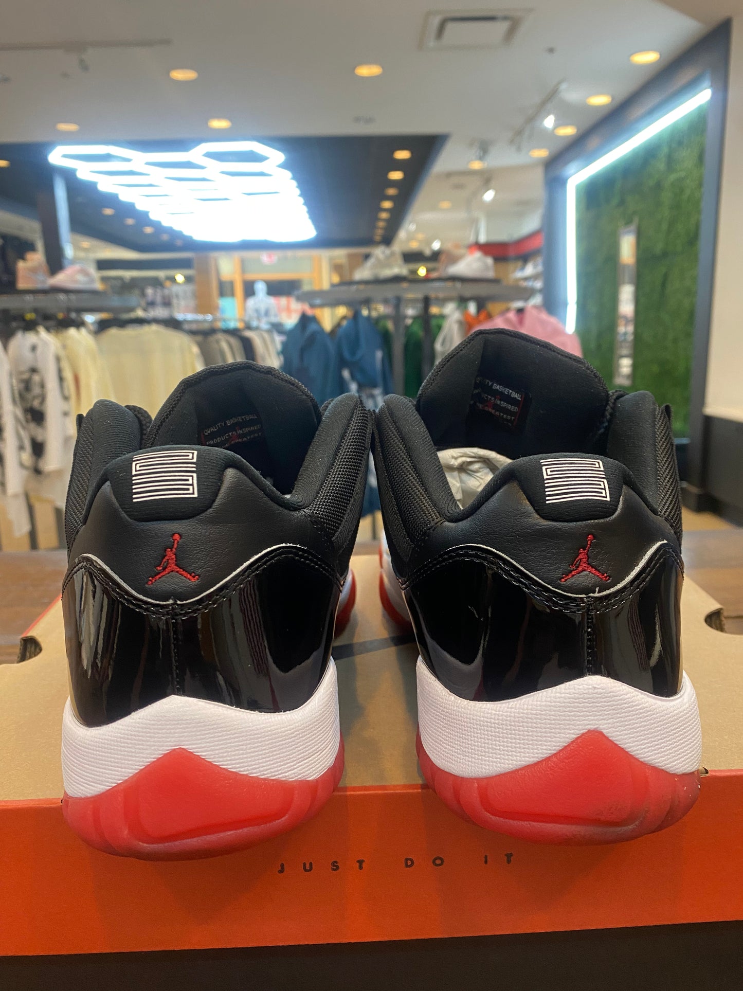 Jordan 11 Retro Low Bred 2025 PRE OWNED