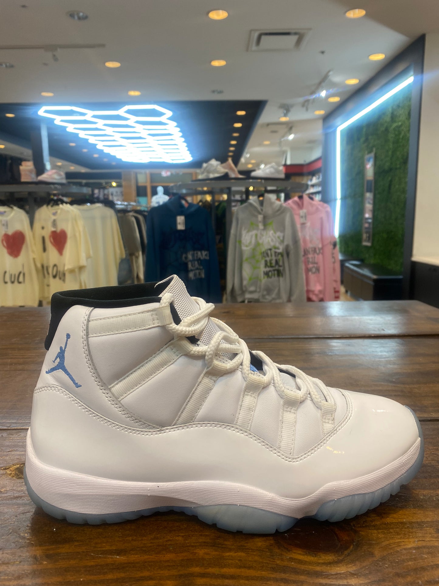 Jordan 11 Retro Columbia Legend Blue 2024 PRE OWNED