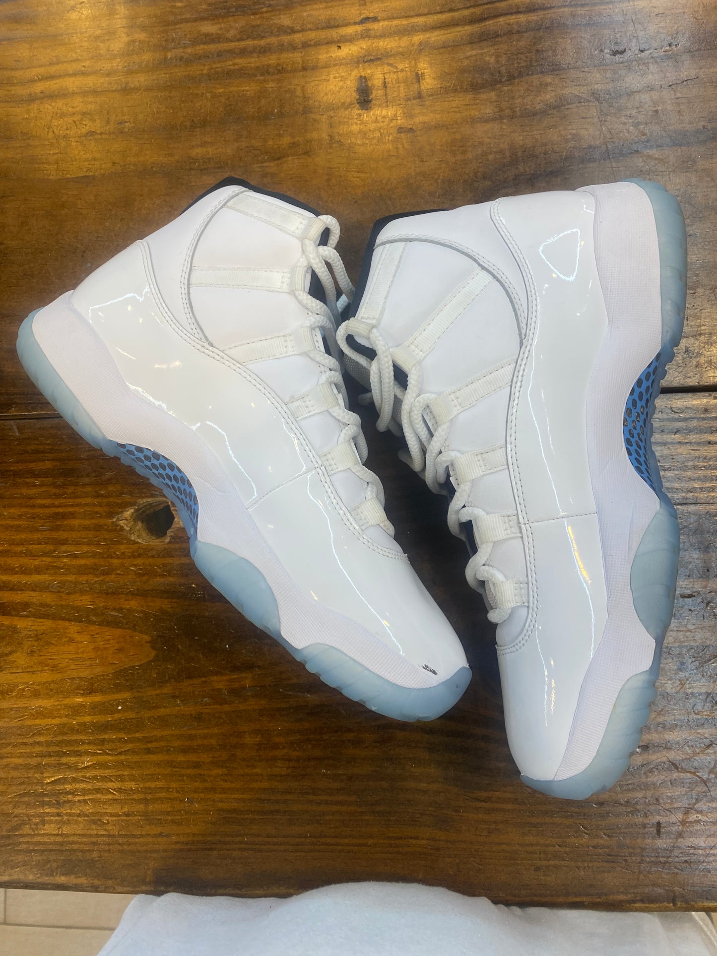 Jordan 11 Retro Columbia Legend Blue 2024 PRE OWNED