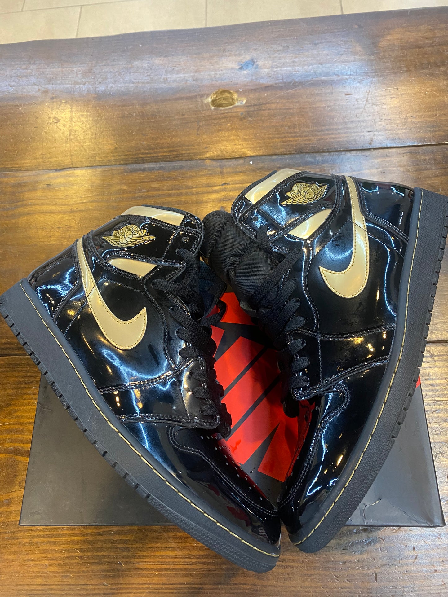 Jordan 1 Retro High OG Black Metallic Gold PRE OWNED