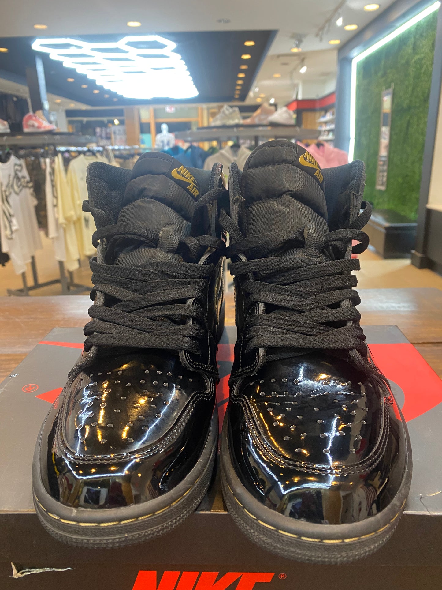 Jordan 1 Retro High OG Black Metallic Gold PRE OWNED