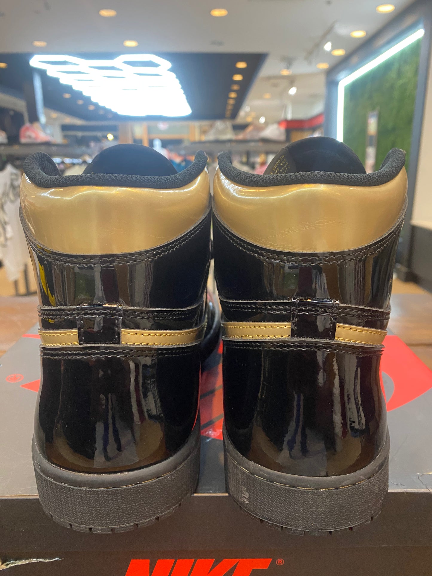 Jordan 1 Retro High OG Black Metallic Gold PRE OWNED