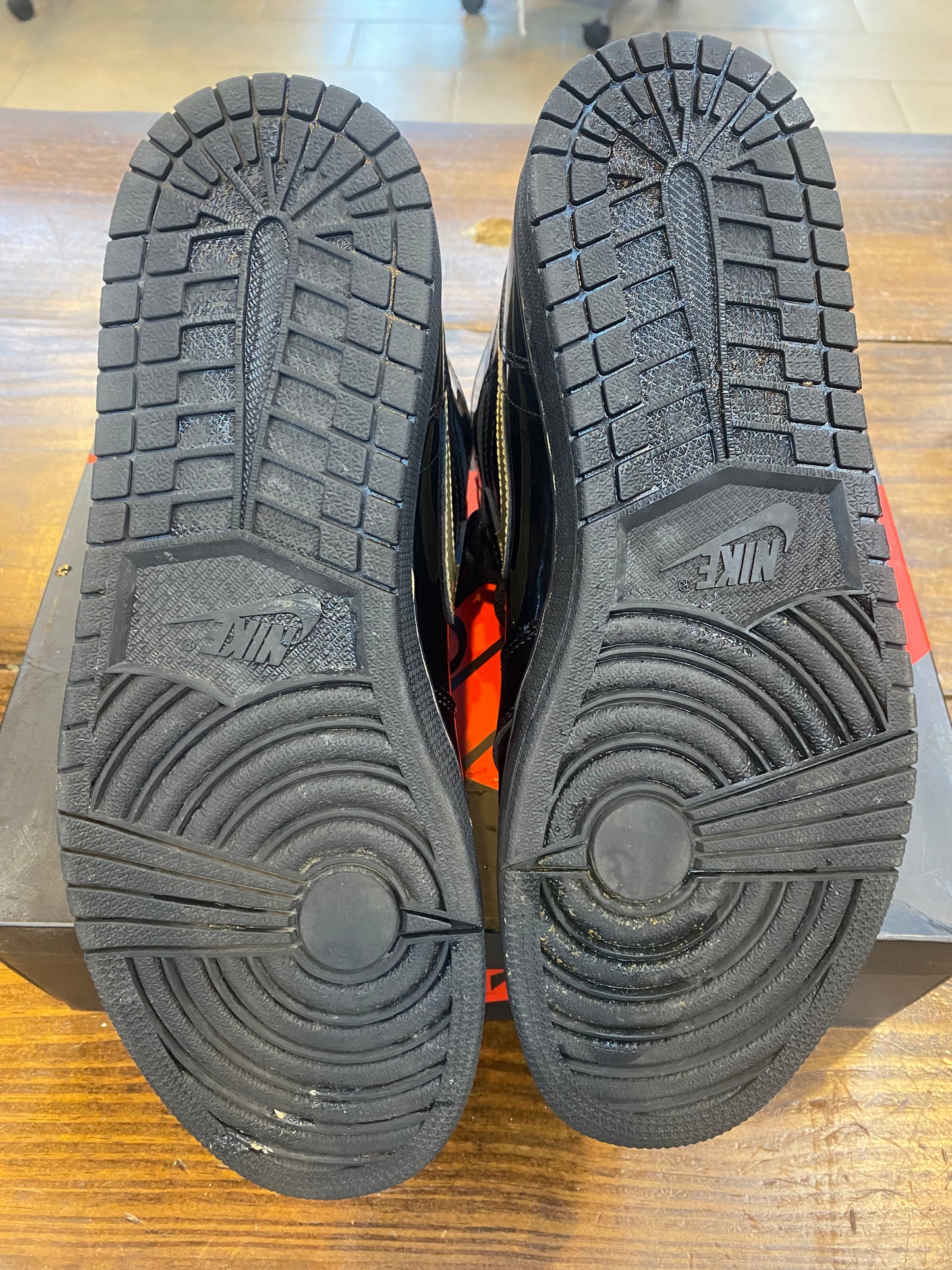 Jordan 1 Retro High OG Black Metallic Gold PRE OWNED