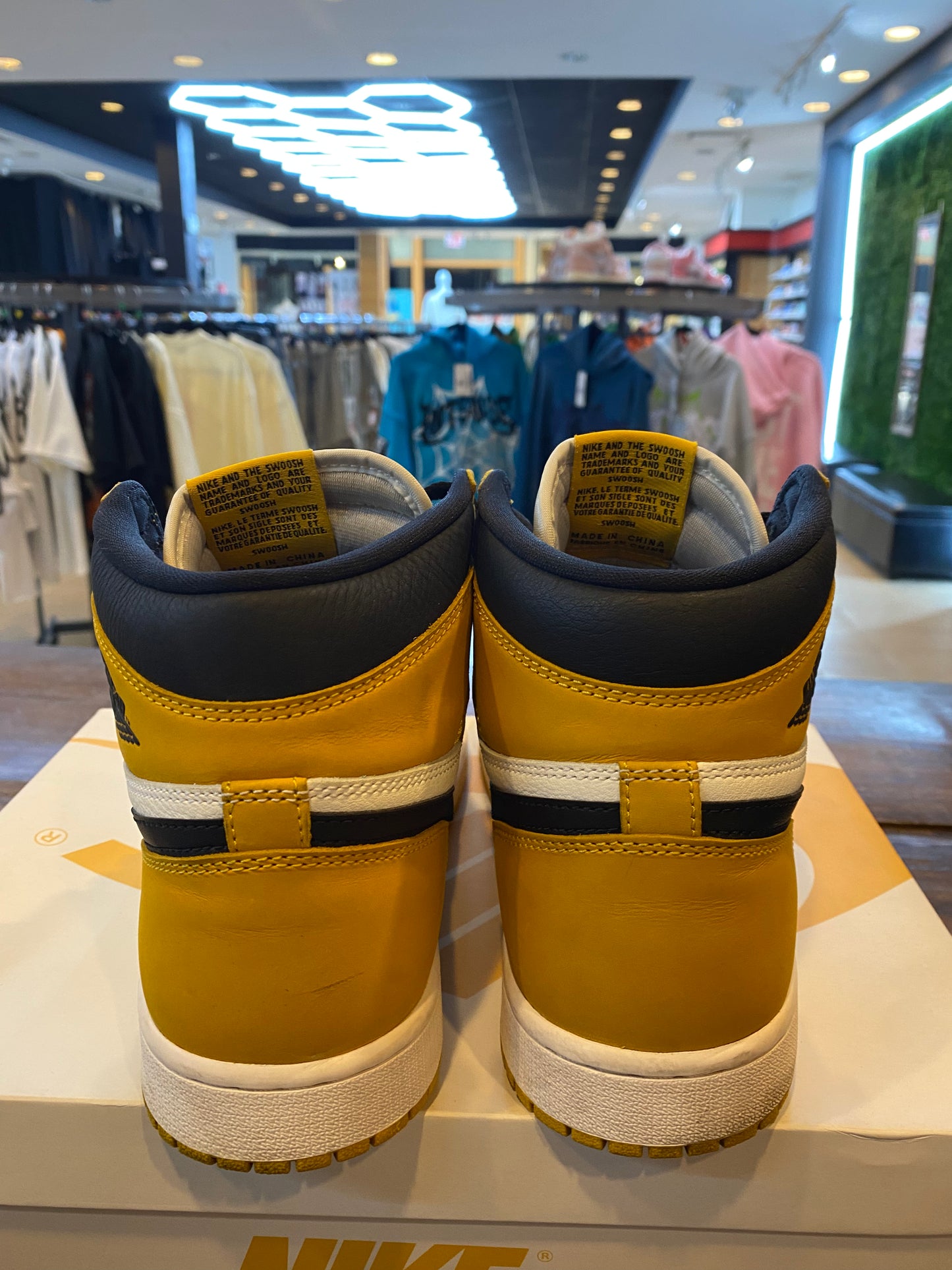 Jordan 1 Retro High OG Yellow Ochre PRE OWNED