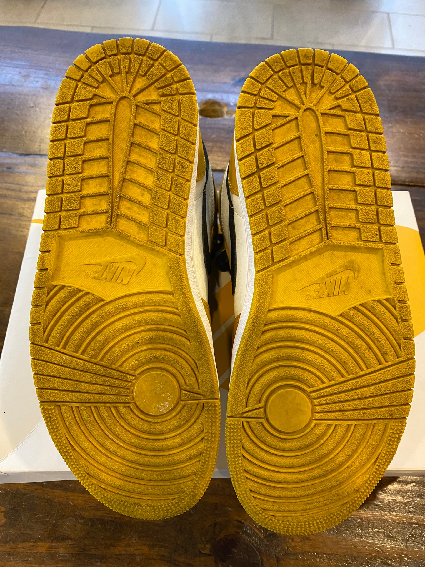 Jordan 1 Retro High OG Yellow Ochre PRE OWNED