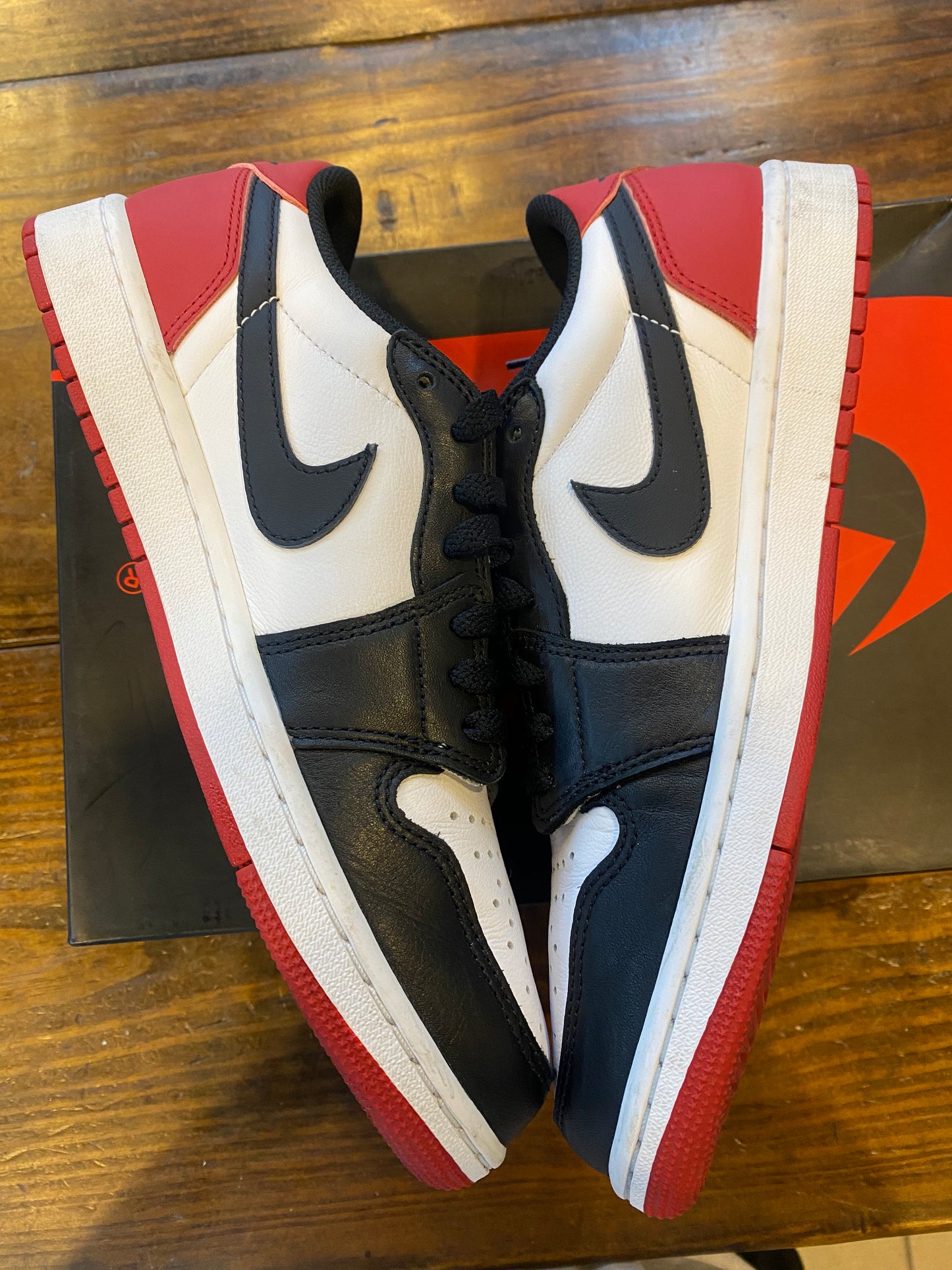 Jordan 1 Retro Low OG Black Toe PRE OWNED