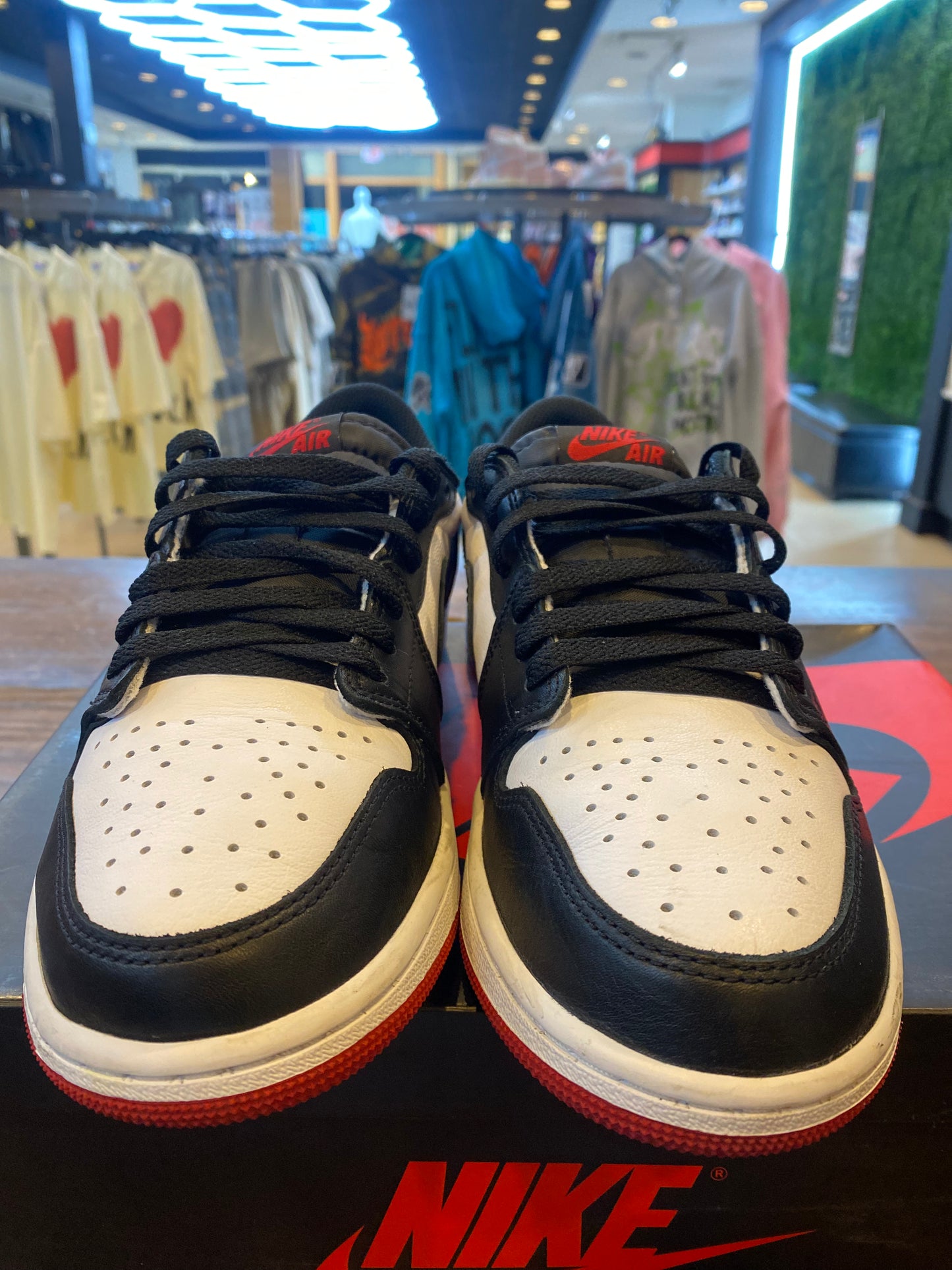 Jordan 1 Retro Low OG Black Toe PRE OWNED