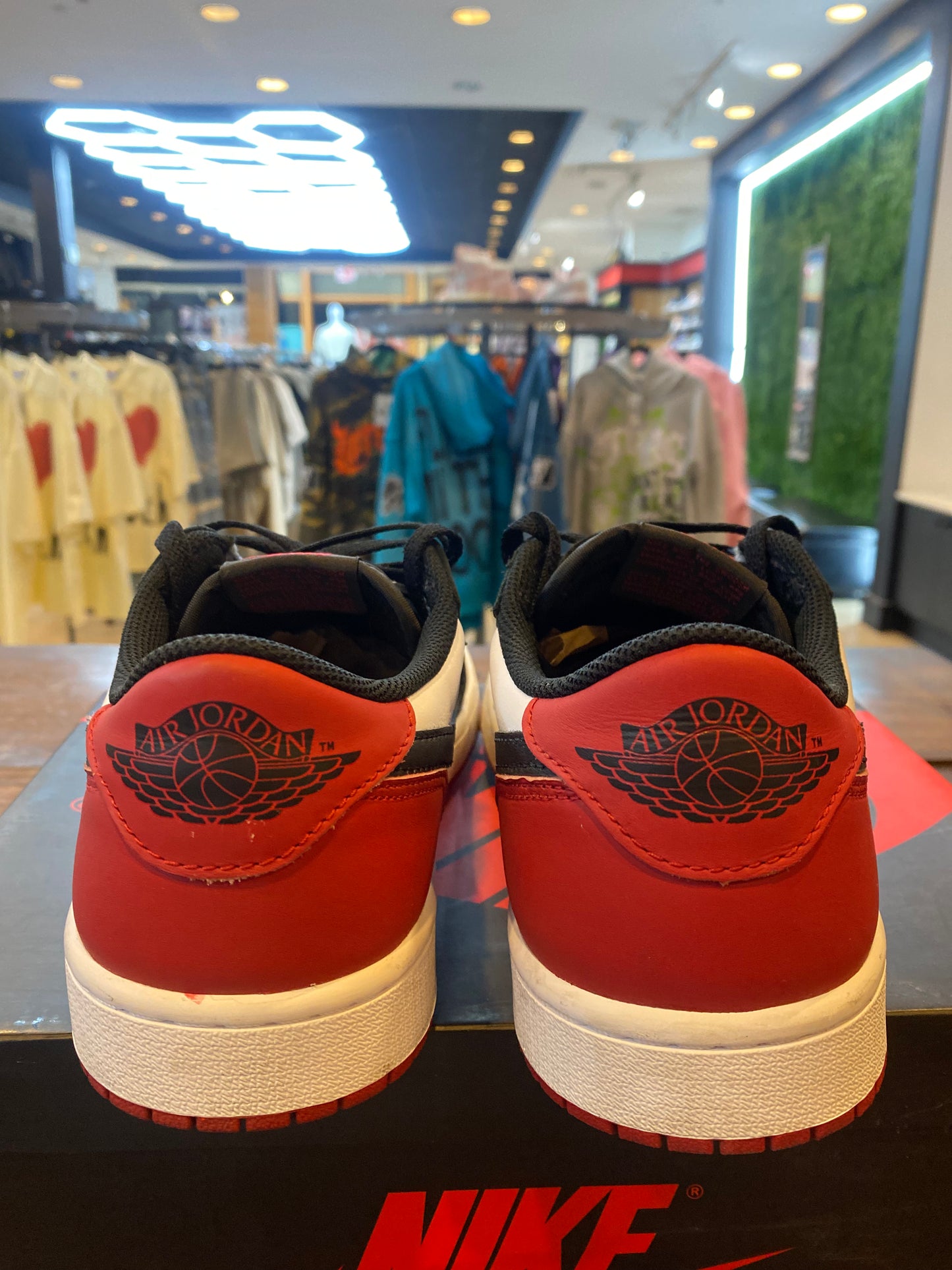 Jordan 1 Retro Low OG Black Toe PRE OWNED