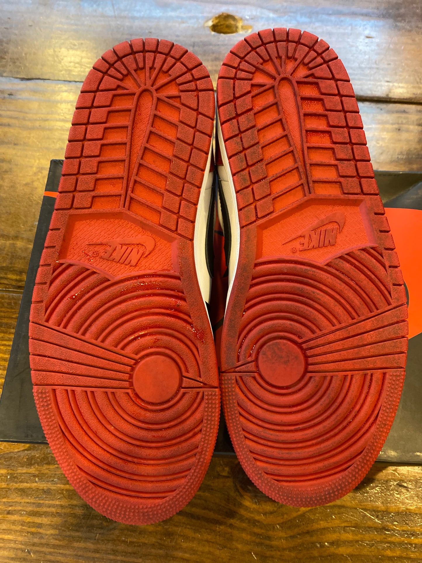 Jordan 1 Retro Low OG Black Toe PRE OWNED