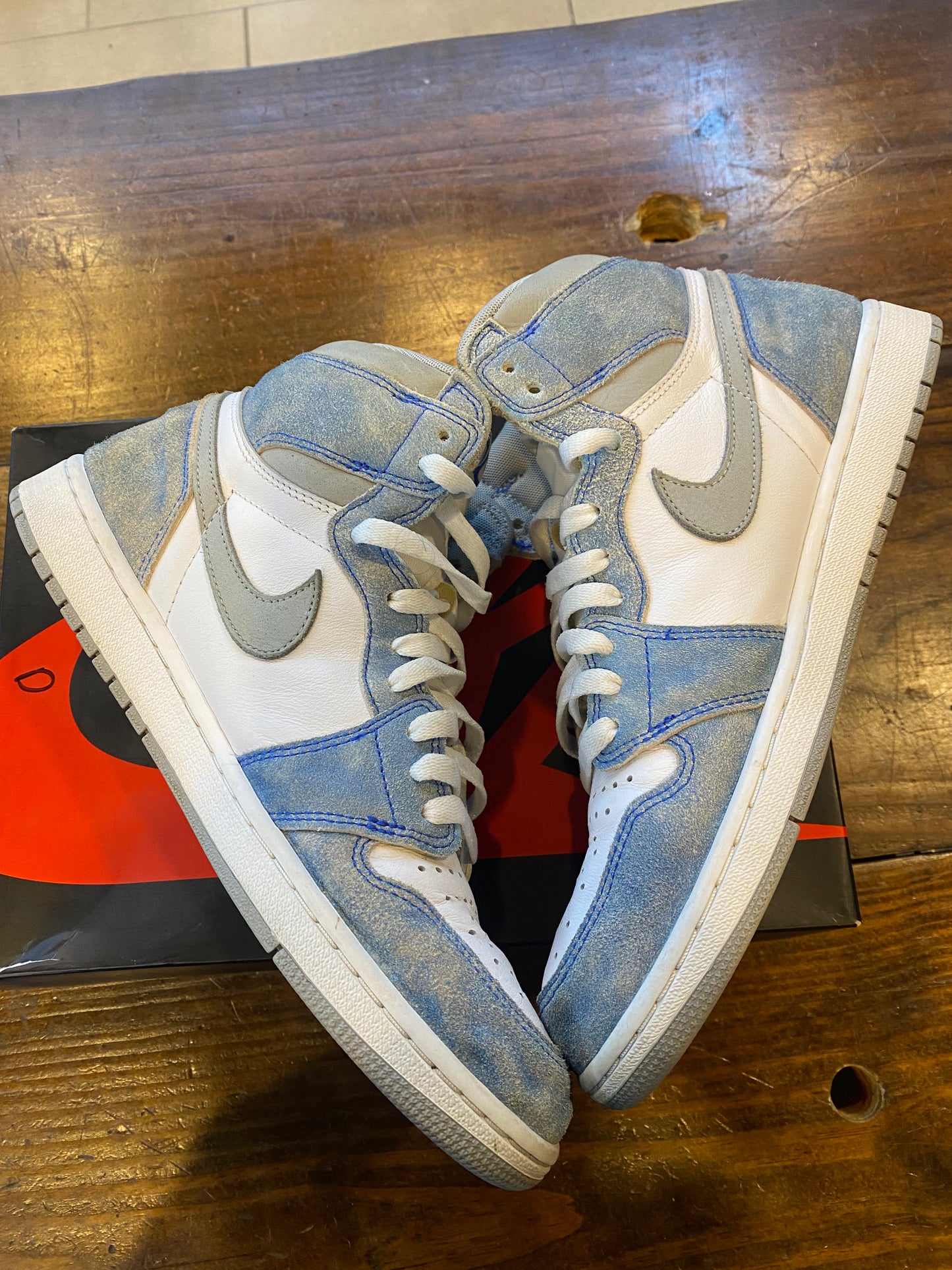 Jordan 1 Retro High OG Hyper Royal PRE OWNED