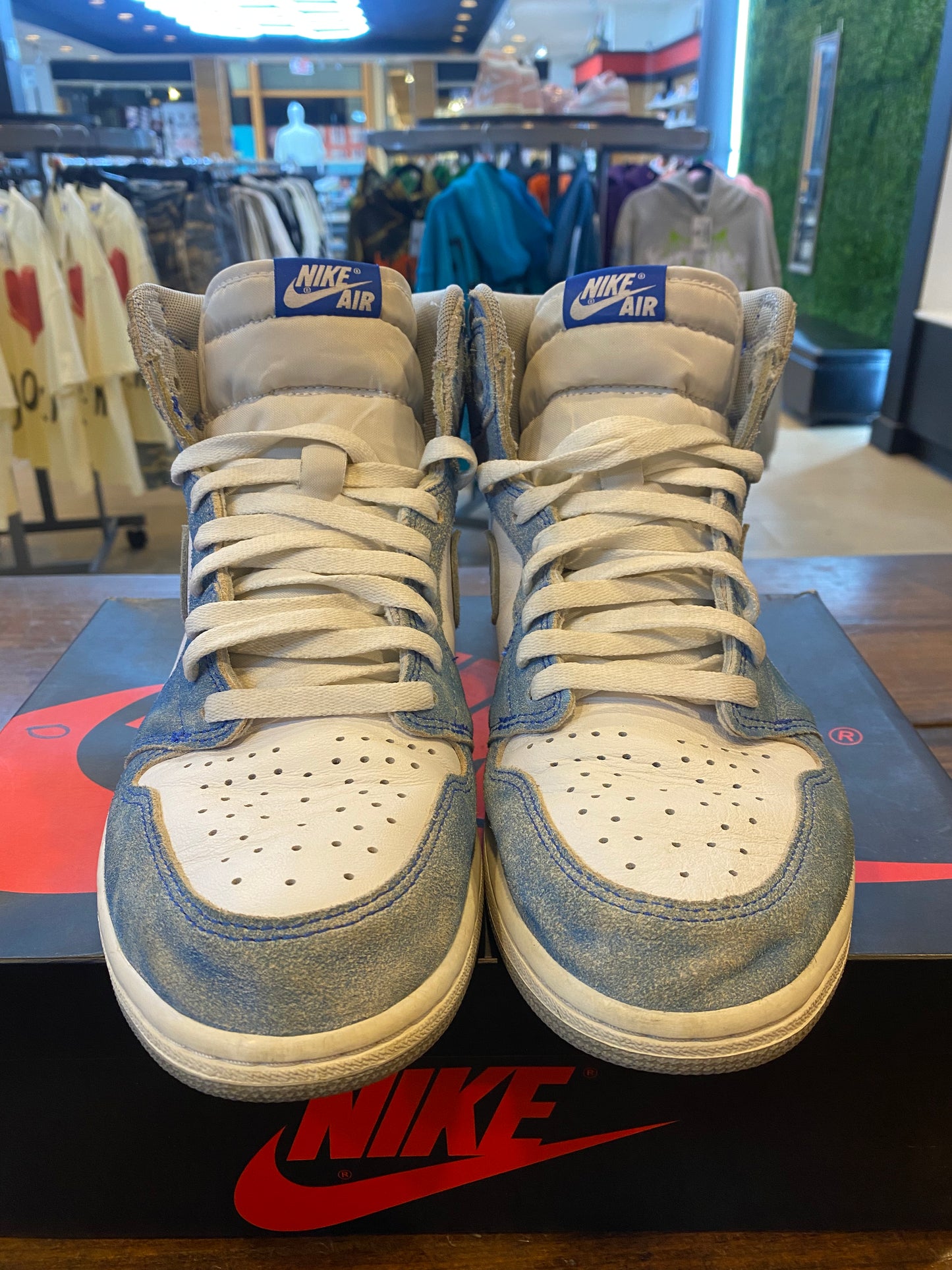 Jordan 1 Retro High OG Hyper Royal PRE OWNED