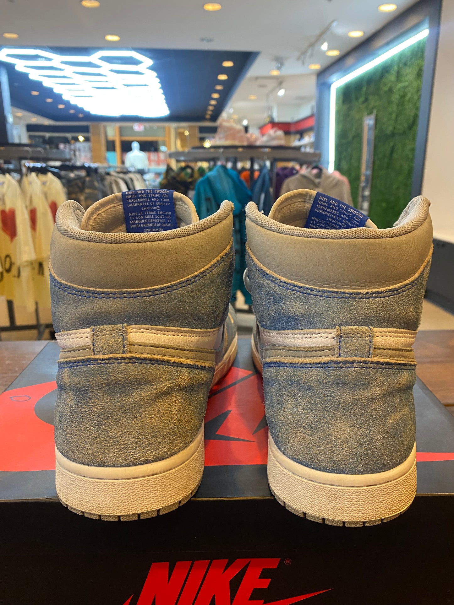 Jordan 1 Retro High OG Hyper Royal PRE OWNED