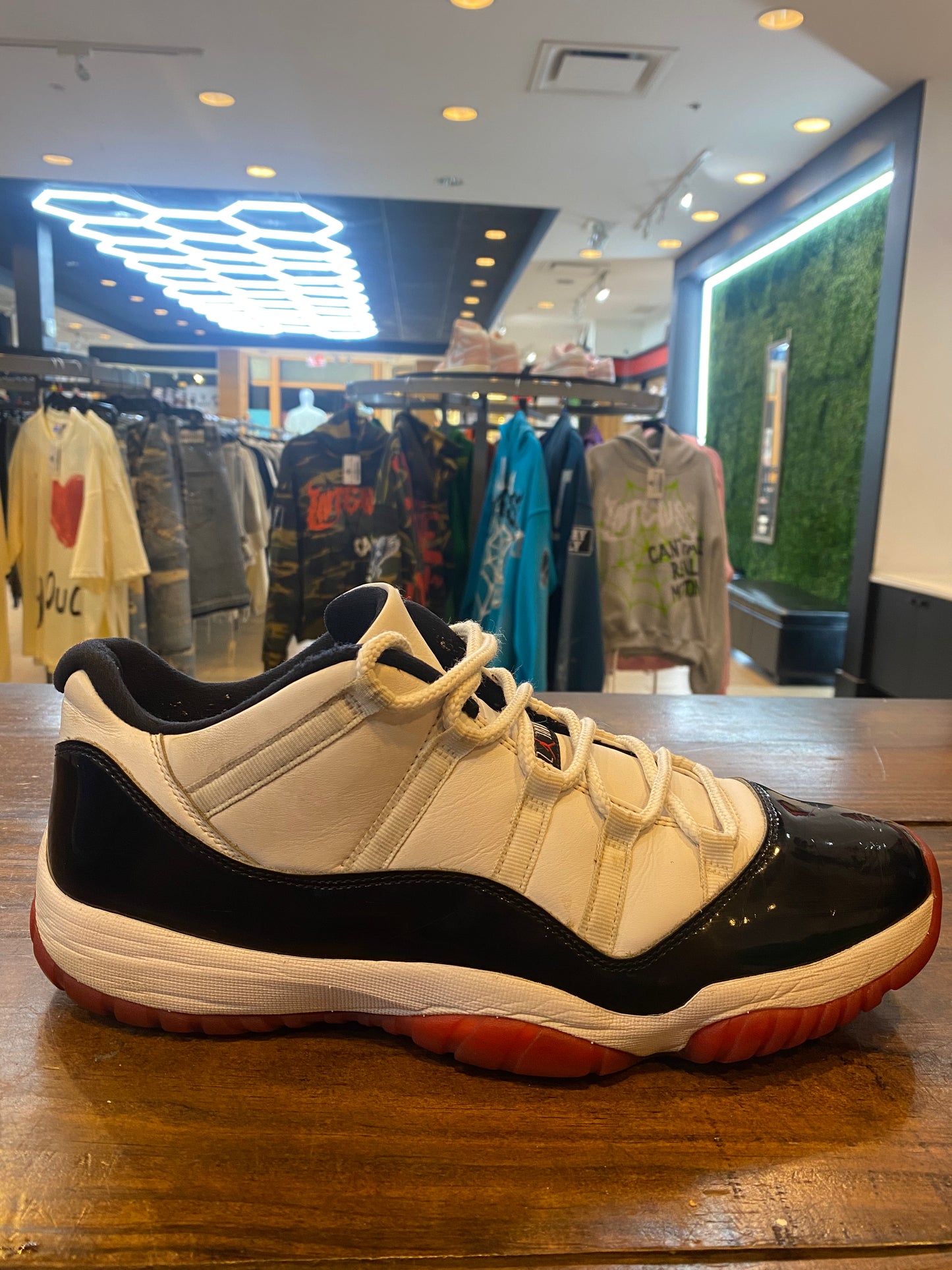 Jordan 11 Retro Low Concord Bred PRE OWNED