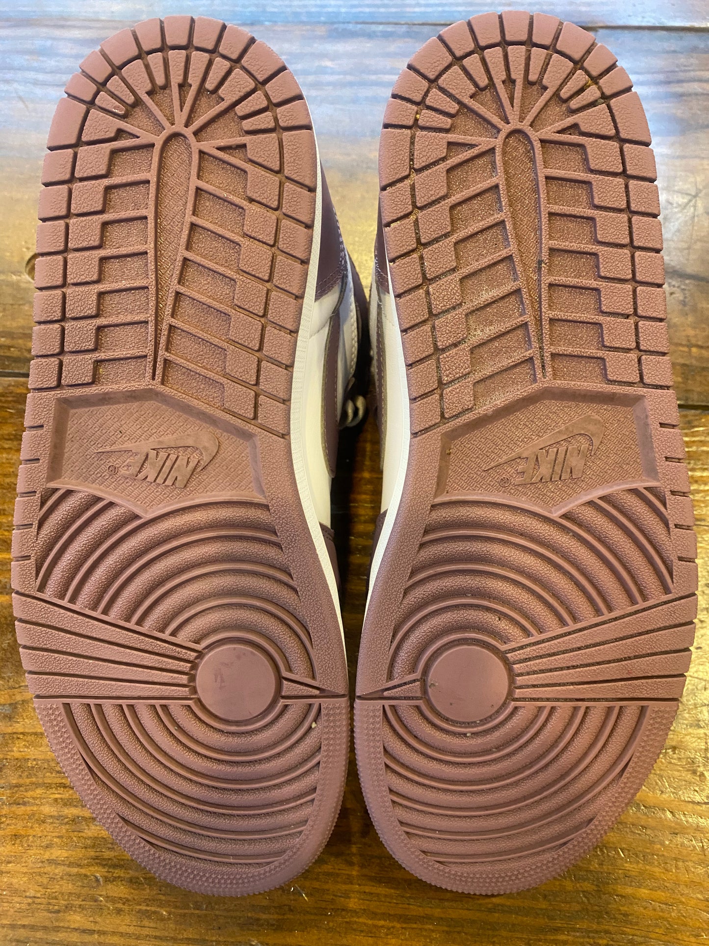 Jordan 1 Retro High OG Mauve PRE OWNED