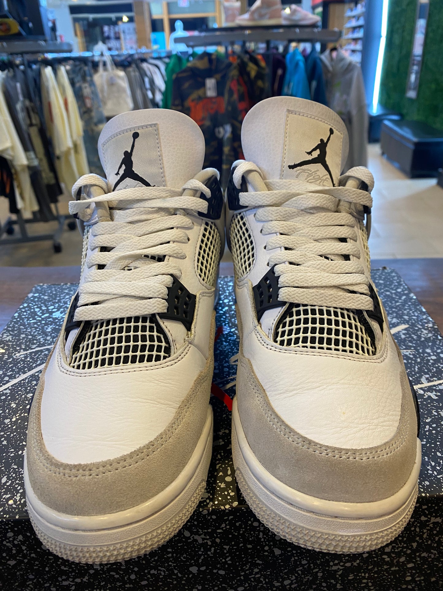 Jordan 4 Retro Military Black PRE OWNED